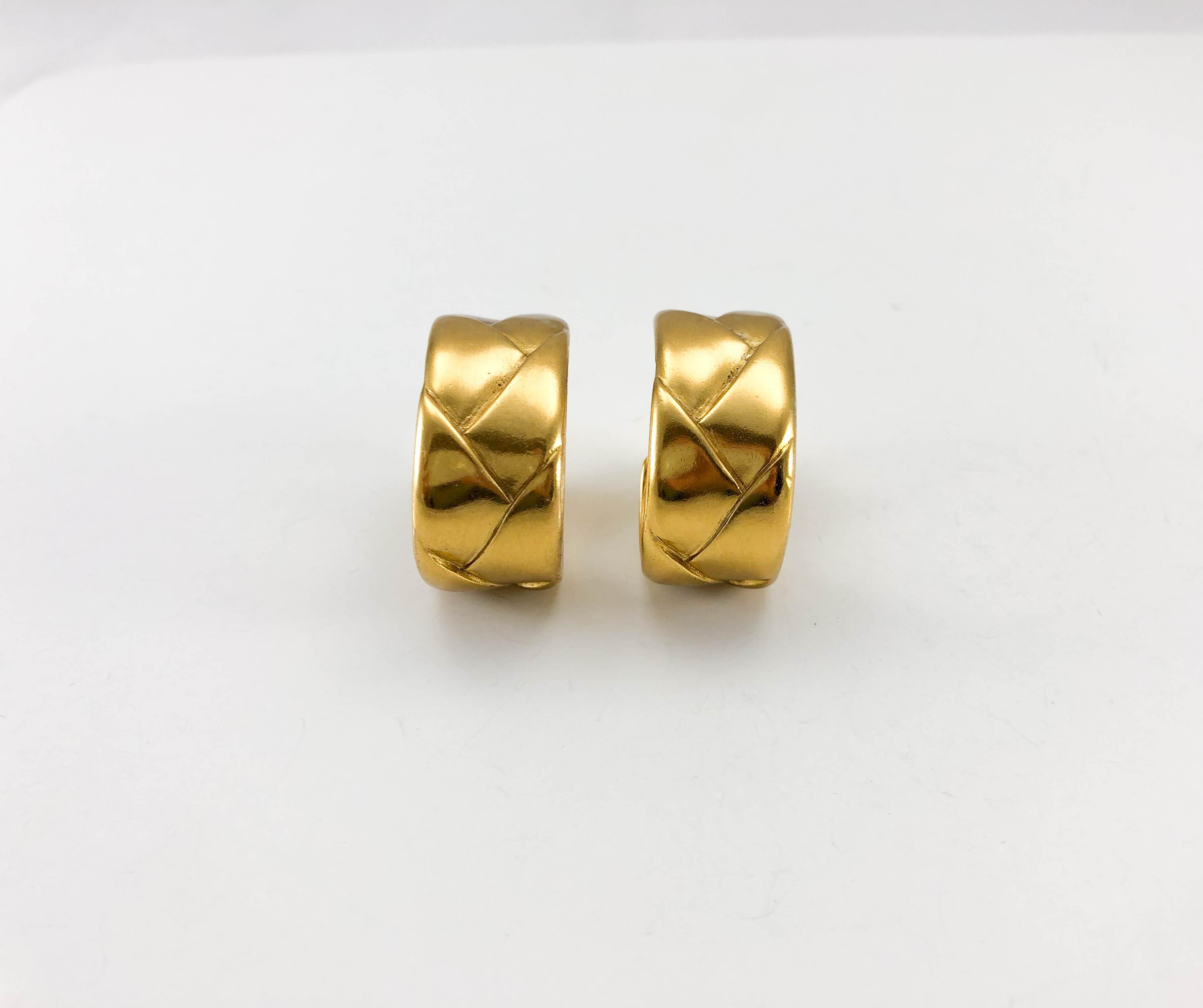 1980's Yves Saint Laurent Gold-Plated Quilted Hoop Earrings In Excellent Condition For Sale In London, Chelsea