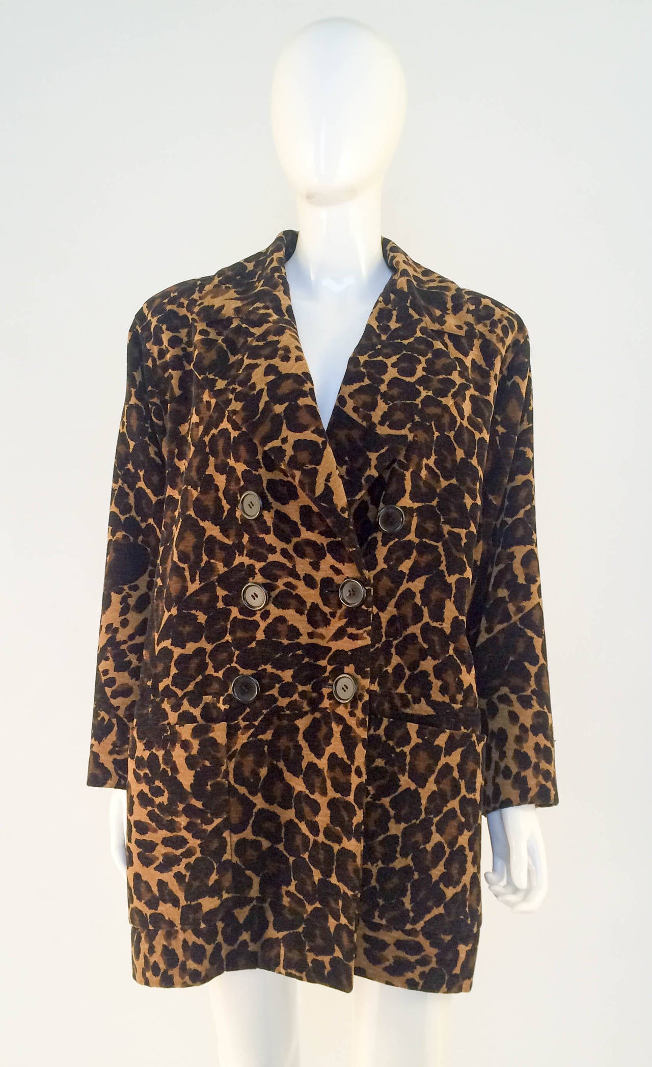 Stunning Yves Saint Laurent Rive Gauche Animal Print Coat. Double breasted. Boxy, over-sized style. Made in France.

CONDITION: Excellent (Please refer to condition description below for more information).

MATERIAL: 

50% Viscose –