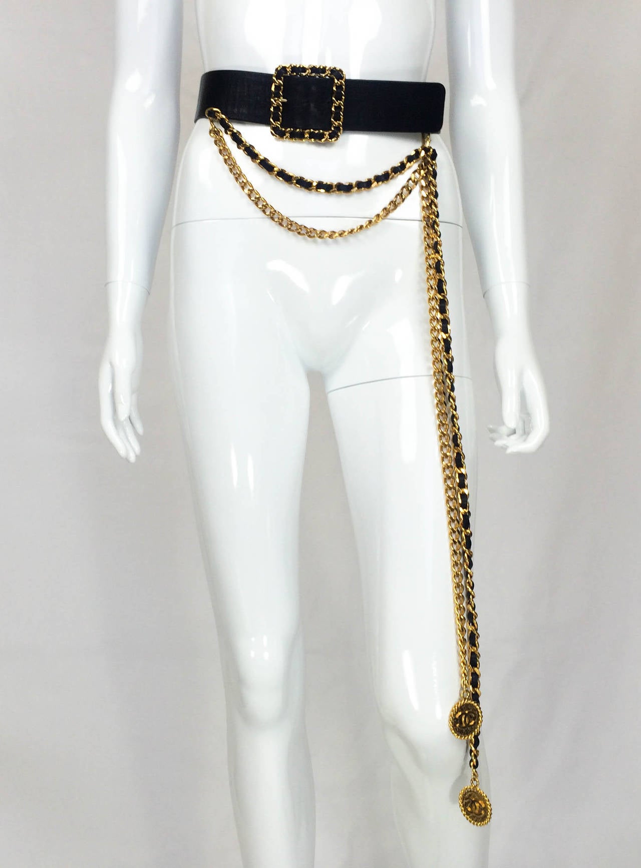 Chanel 1992 Runway Black Leather and Gold Tone Metal Belt In Excellent Condition In London, Chelsea