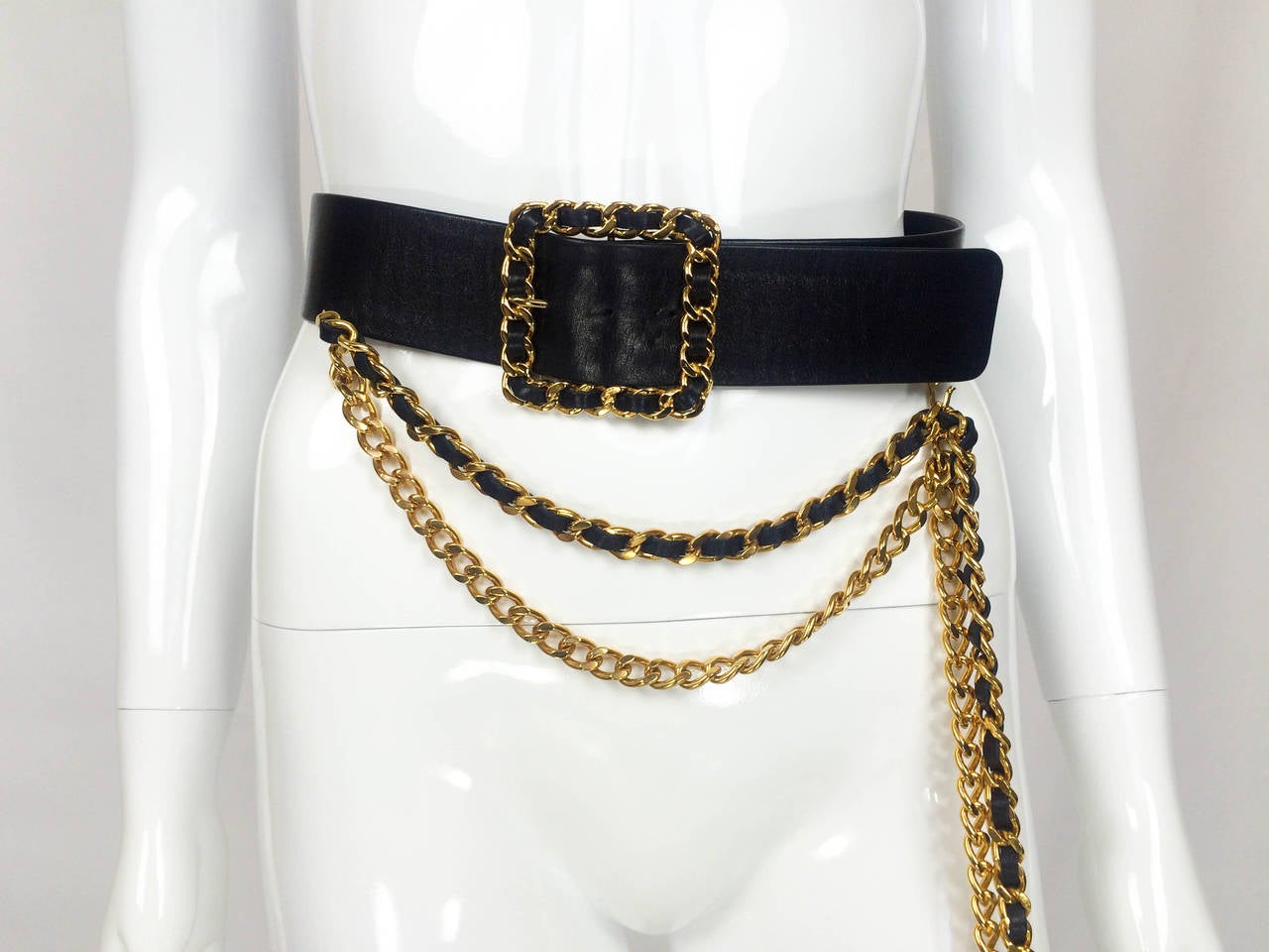 Women's Chanel 1992 Runway Black Leather and Gold Tone Metal Belt
