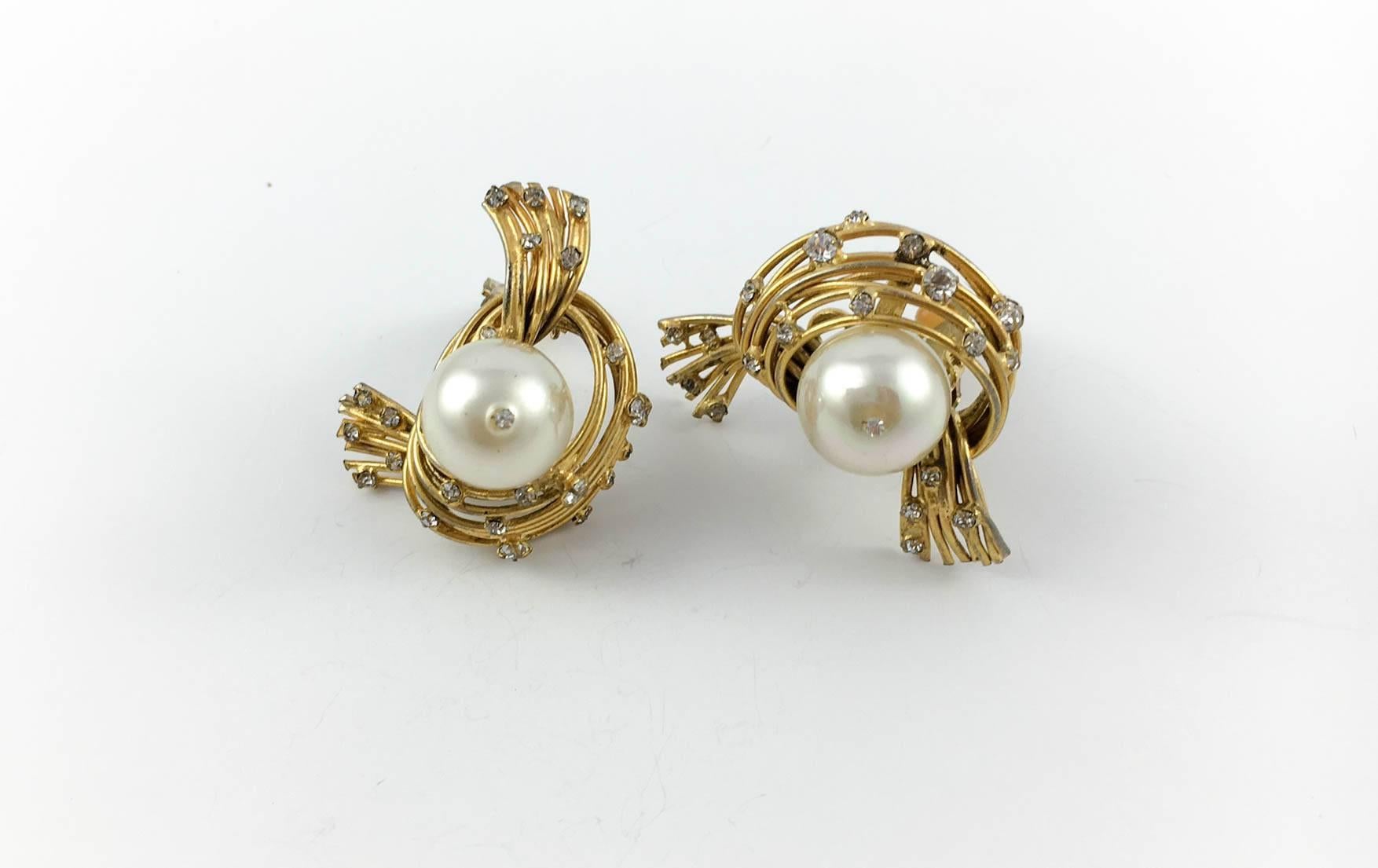 Chanel Glass Pearl Birds Nest Clip-on Earrings, by Robert Goossens - 1950s In Excellent Condition In London, Chelsea