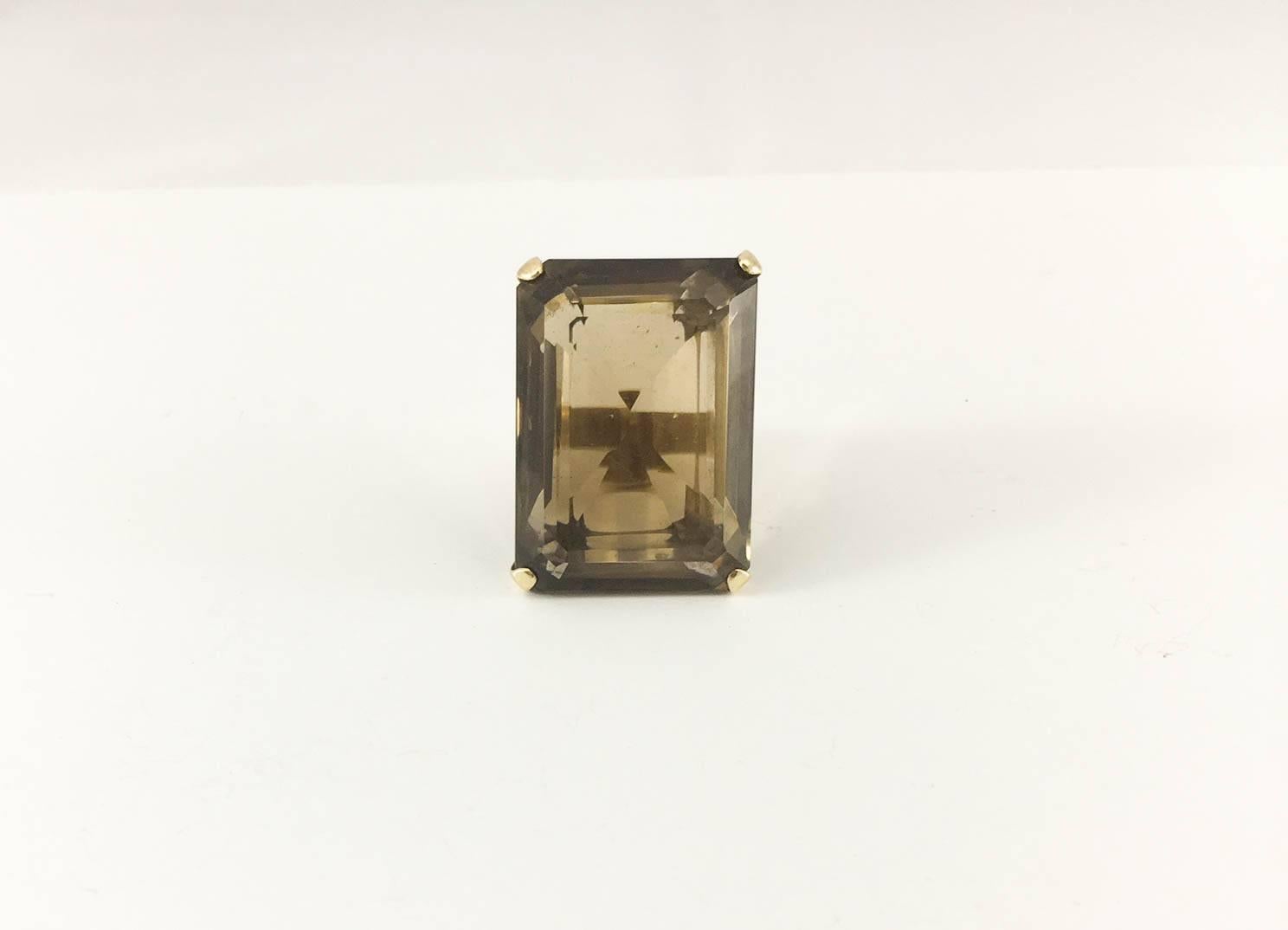 Large Smoky Quartz and Gold Statement Ring - 1960s In Excellent Condition For Sale In London, Chelsea