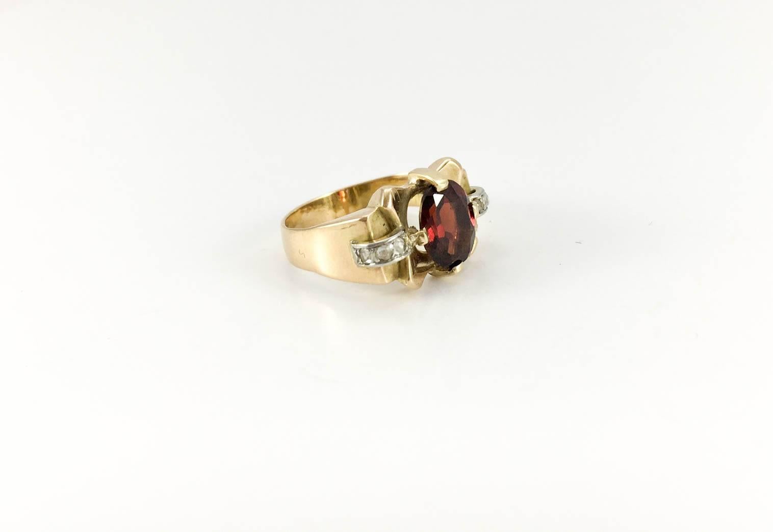 Garnet, Gold and Diamond Cocktail Ring - 1940s For Sale 1