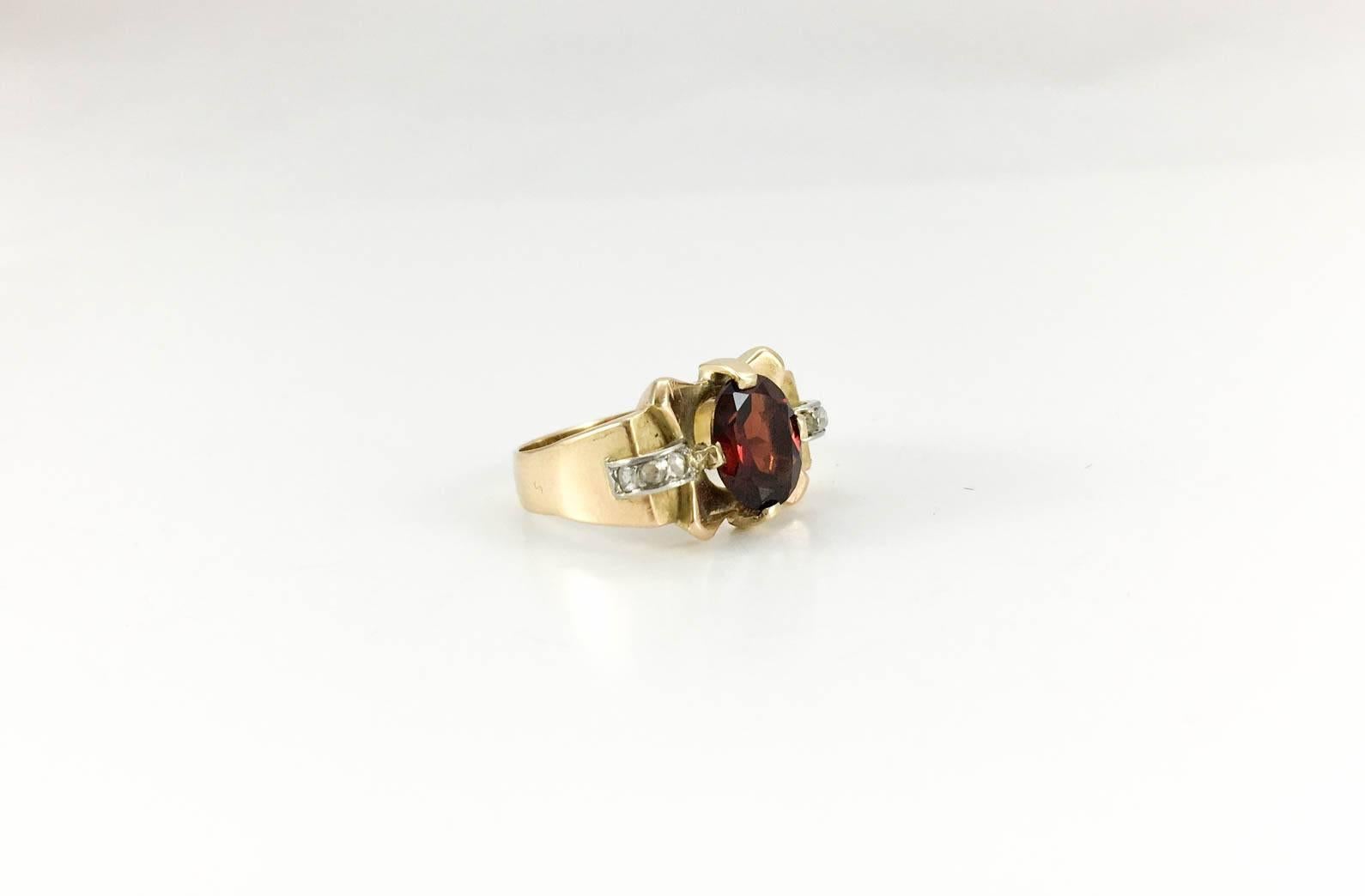 Garnet, Gold and Diamond Cocktail Ring - 1940s For Sale 3