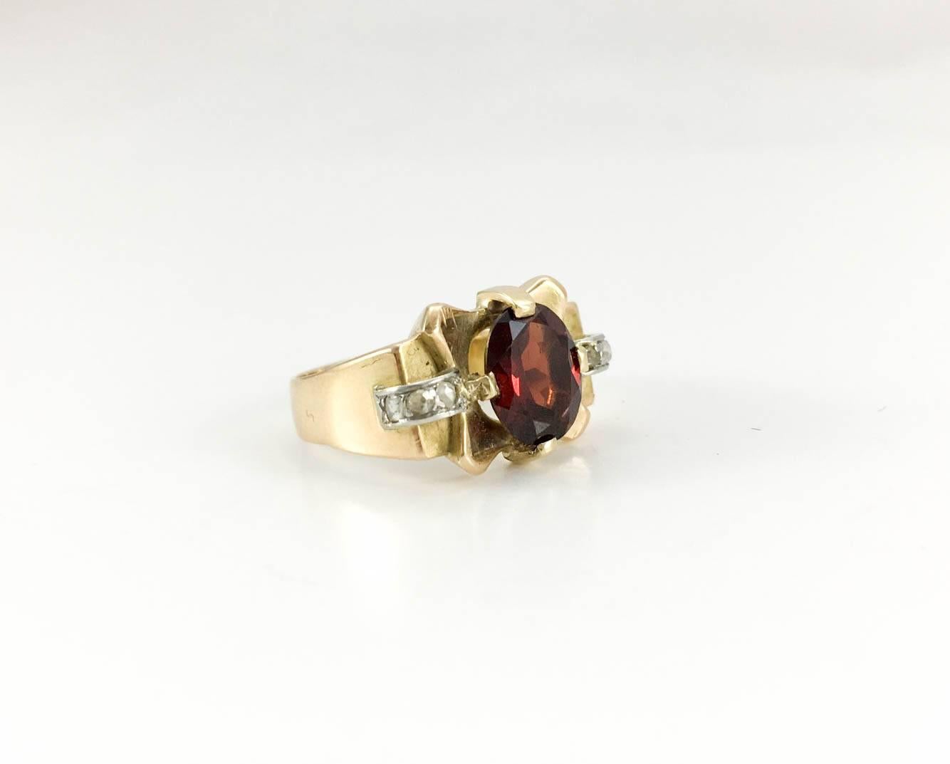 Garnet, Gold and Diamond Cocktail Ring - 1940s In Excellent Condition For Sale In London, Chelsea