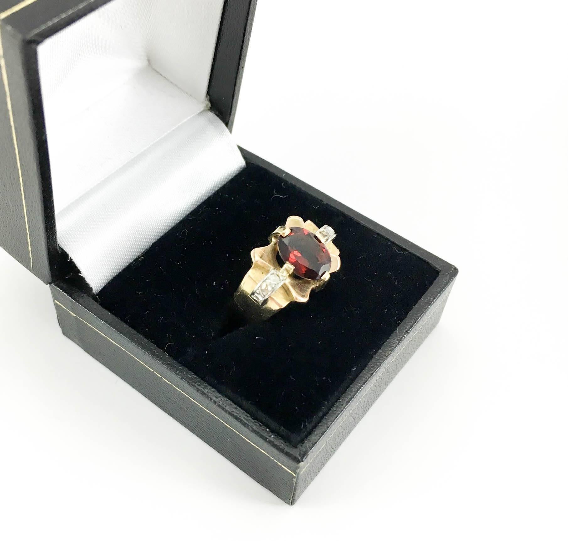 Garnet, Gold and Diamond Cocktail Ring - 1940s For Sale 4