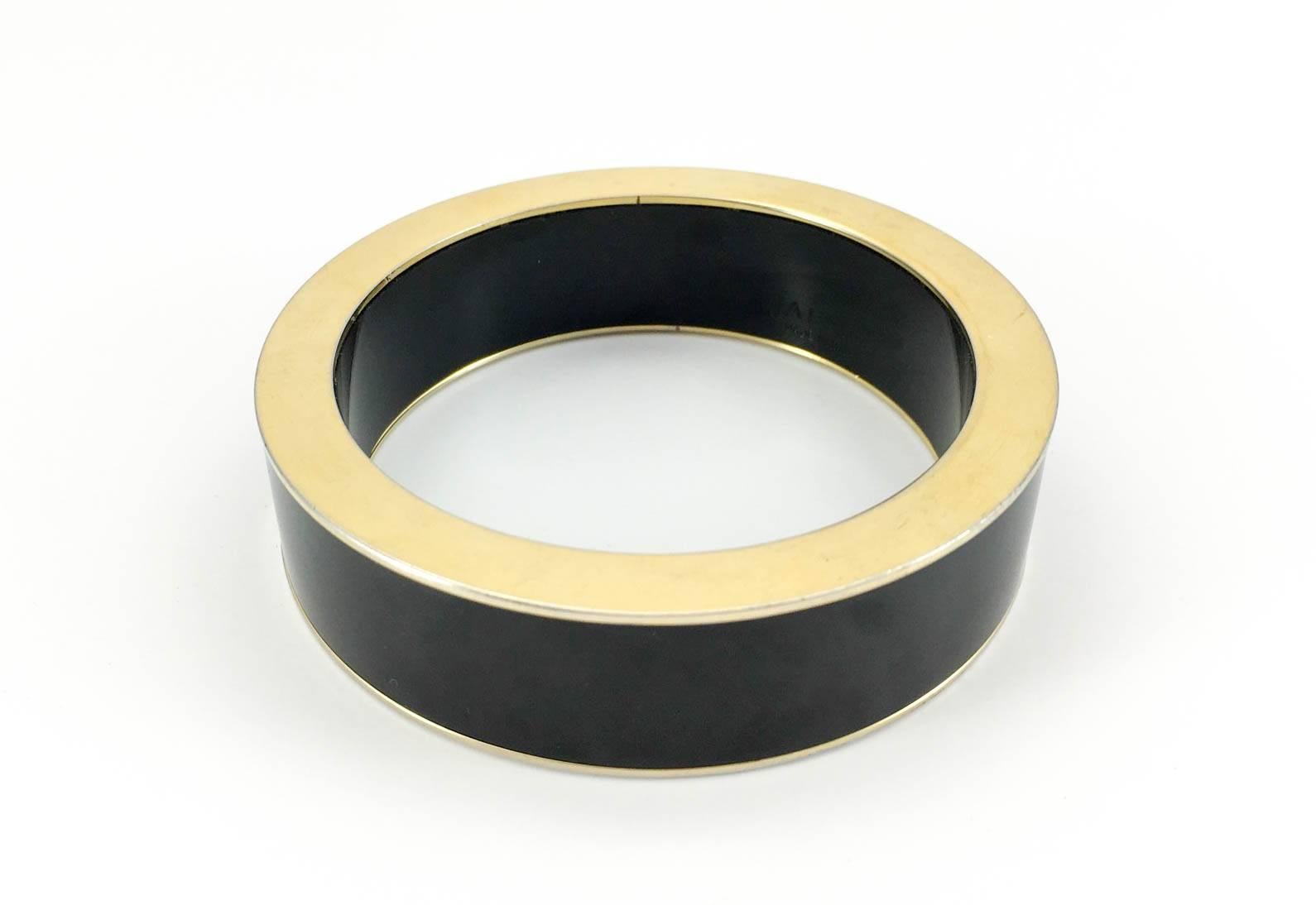 Jaeger black and gold-tone bangle. Stylish bangle and plastic and gilt metal by Jaeger. Signed on the inside. Made in Italy

Label / Designer: Jaeger
Period: 21st Century
Origin: Italy
Materials: Plastic; Gilt Metal
Condition: Good 

RETURN