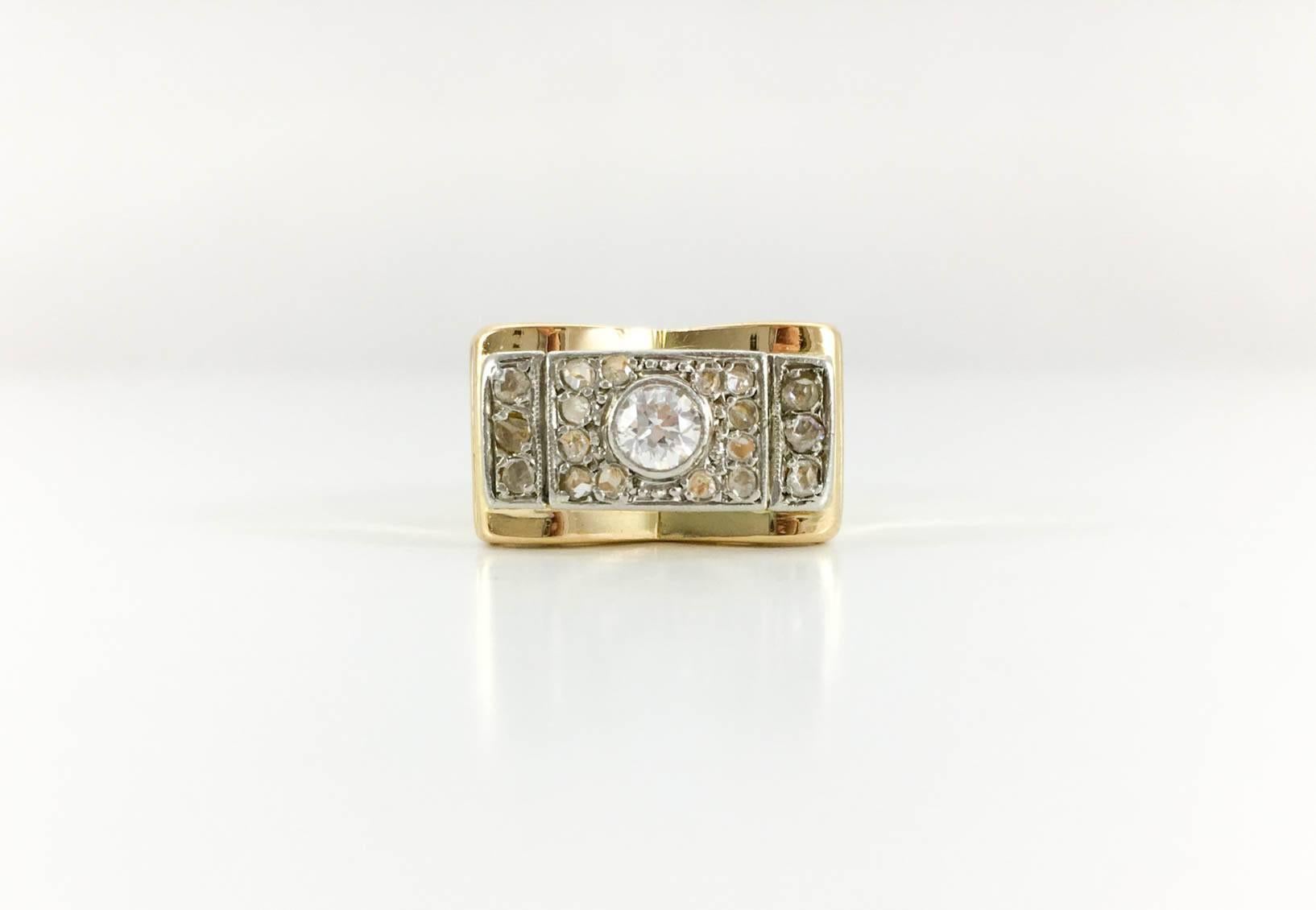 Gold and Diamond Cocktail Ring - 1940s In Excellent Condition For Sale In London, Chelsea