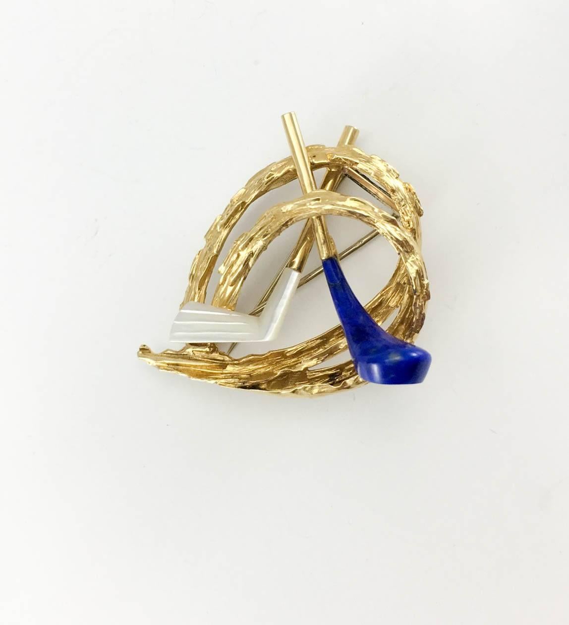 Chaumet 18K Gold, Lapis Lazuli and Mother of Pearl Golfing Brooch - 1960s In Excellent Condition In London, Chelsea