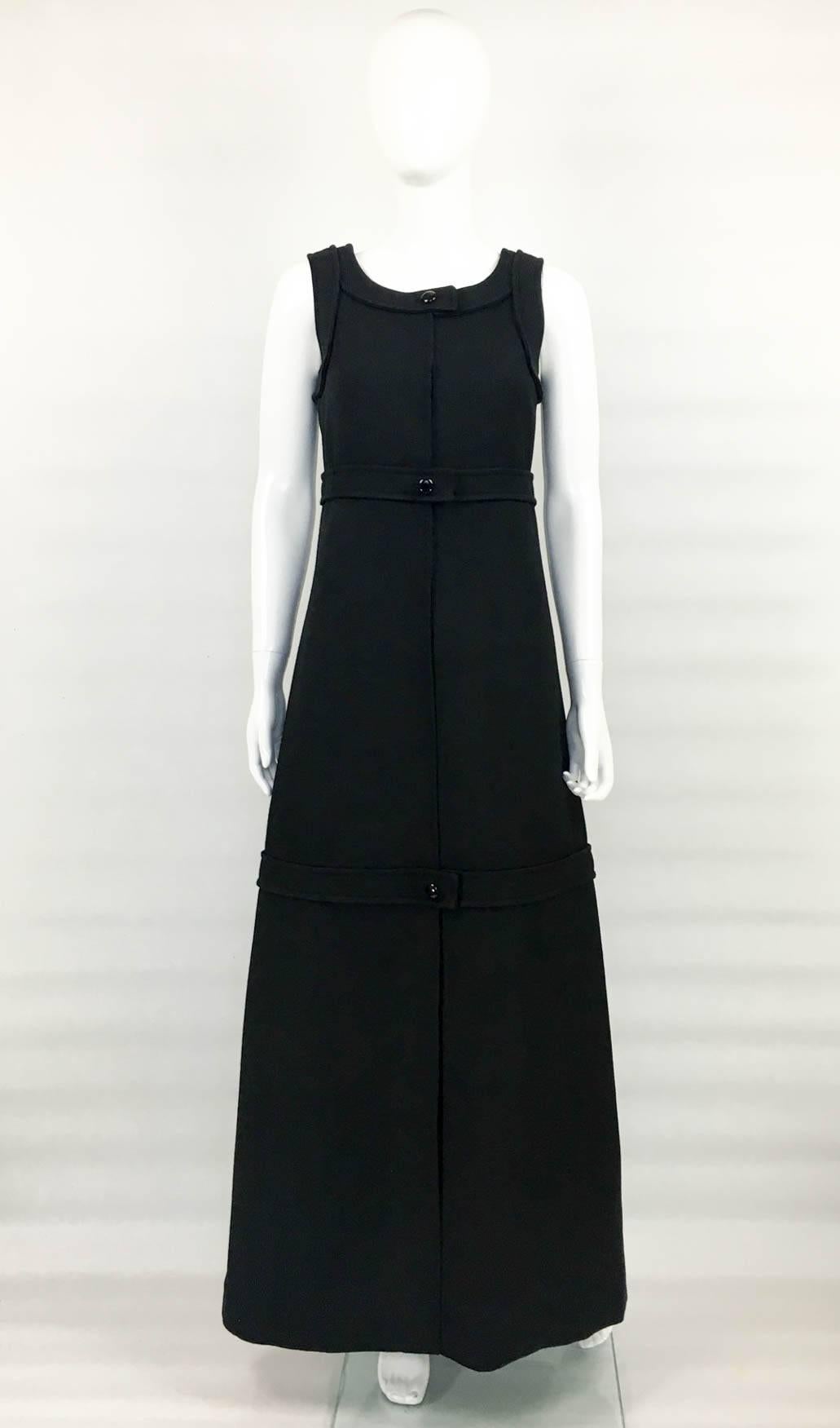 Super Stylish Vintage Andre Courreges Couture Black Dress. This gorgeous numbered couture dress by Courreges (number on label: 69525) dates back from the late 1960s and is made in wool. The impeccable construction, high quality and attention to