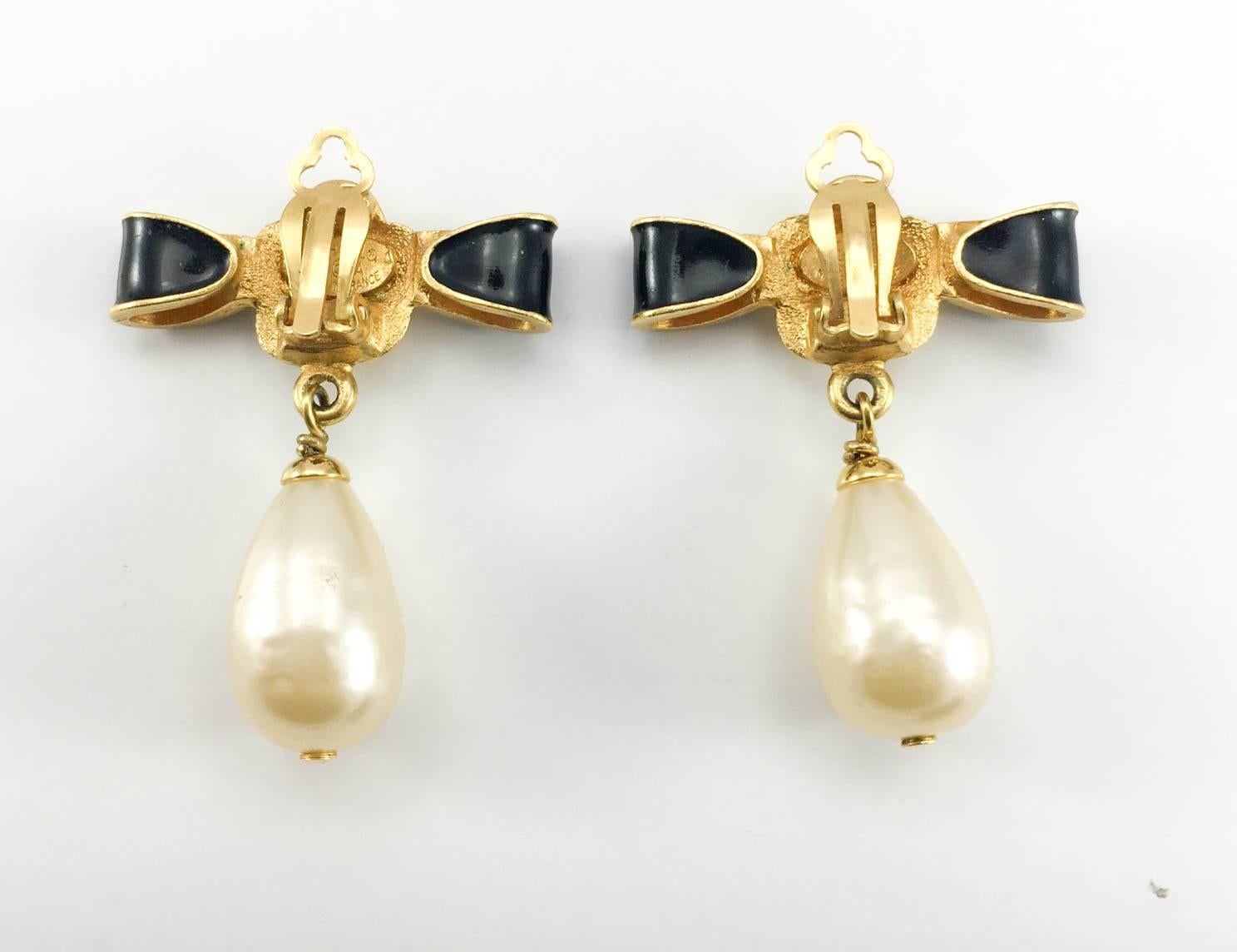 Chanel Gold-Plated Camellia, Enameled Black Bow and Pearl Drop Earrings - 1993 In Excellent Condition In London, Chelsea