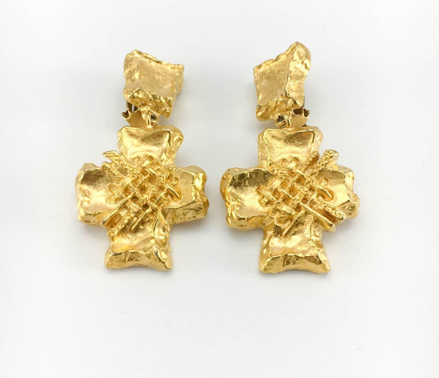 Superb Vintage Lacroix Gold-Plated Cross Dangling Earrings. These gorgeous clip-on earrings by Lacroix were made in the 1980s by Maison Goossens. The metalwork, giving it texture, the striking design and quality that give these earrings a luxurious