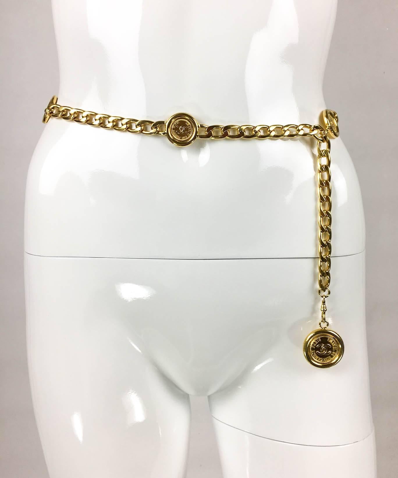 Chanel Gold-Tone Chain Medallion Pendant Belt / Necklace - 1990s In Excellent Condition In London, Chelsea