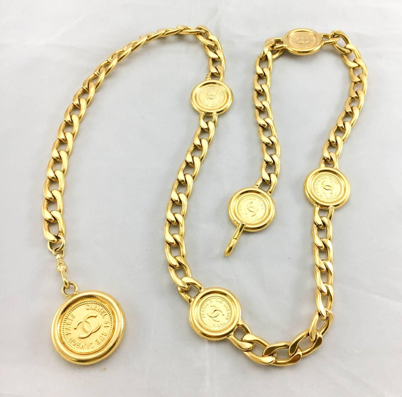 Chanel Gold-Tone Chain Medallion Pendant Belt / Necklace - 1990s 3