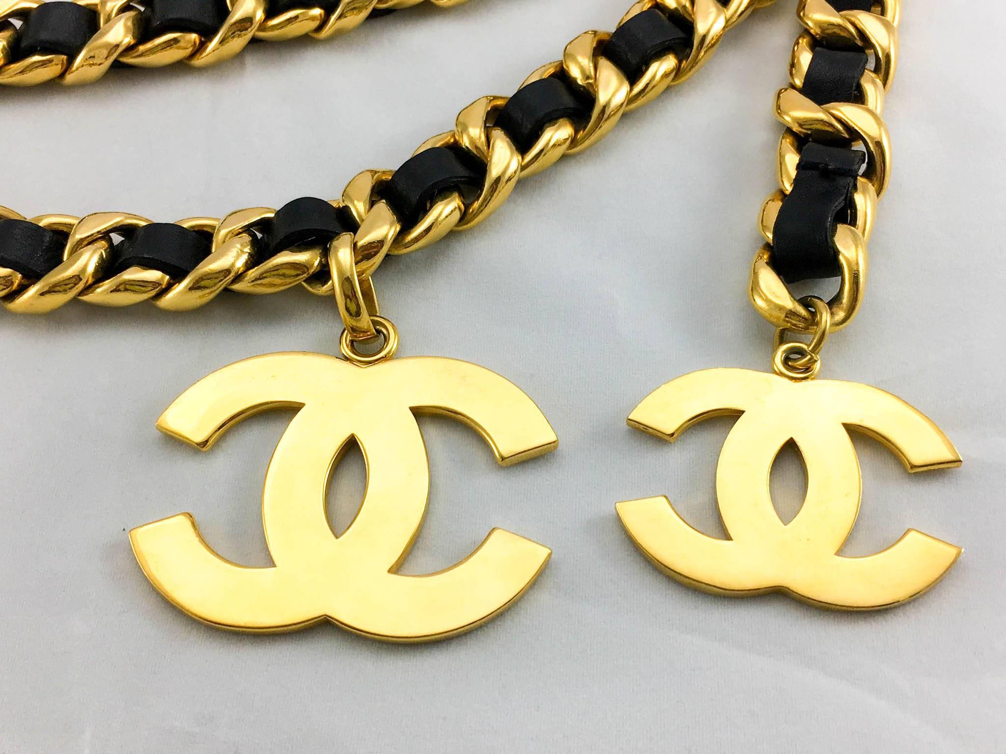 Chanel Runway Black Leather and Gold-Tone Chain Logo Belt - Circa 1992 In Excellent Condition In London, Chelsea