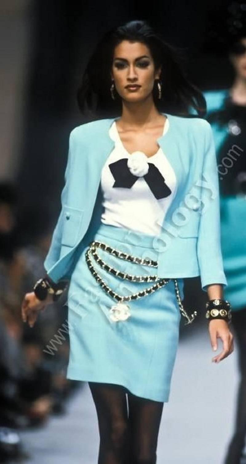 Chanel Runway Black Leather and Gold-Tone Chain Logo Belt - Circa 1992 3