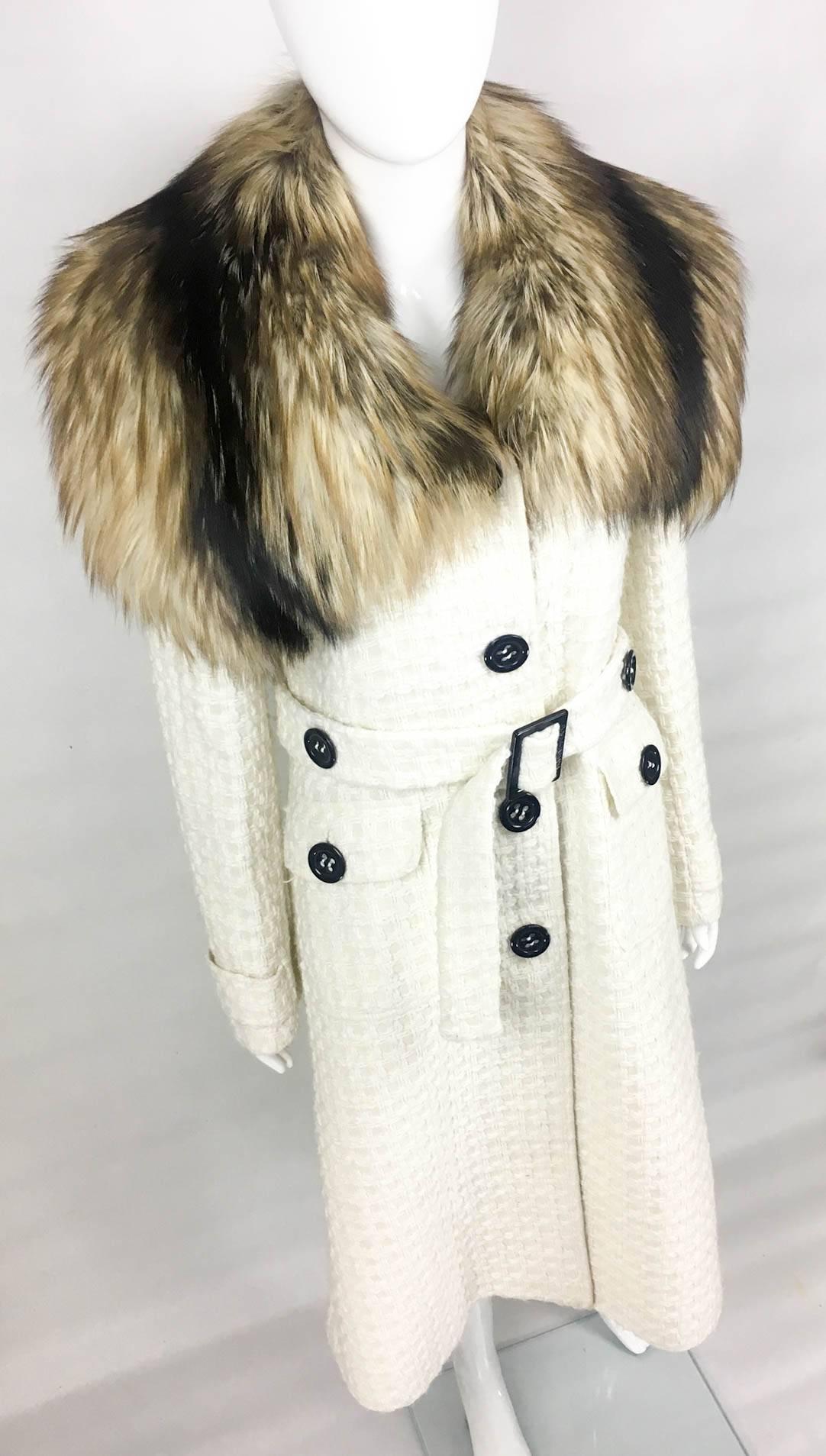 Dolce & Gabbana Off-White Coat With Fox Fur Collar  In Excellent Condition In London, Chelsea