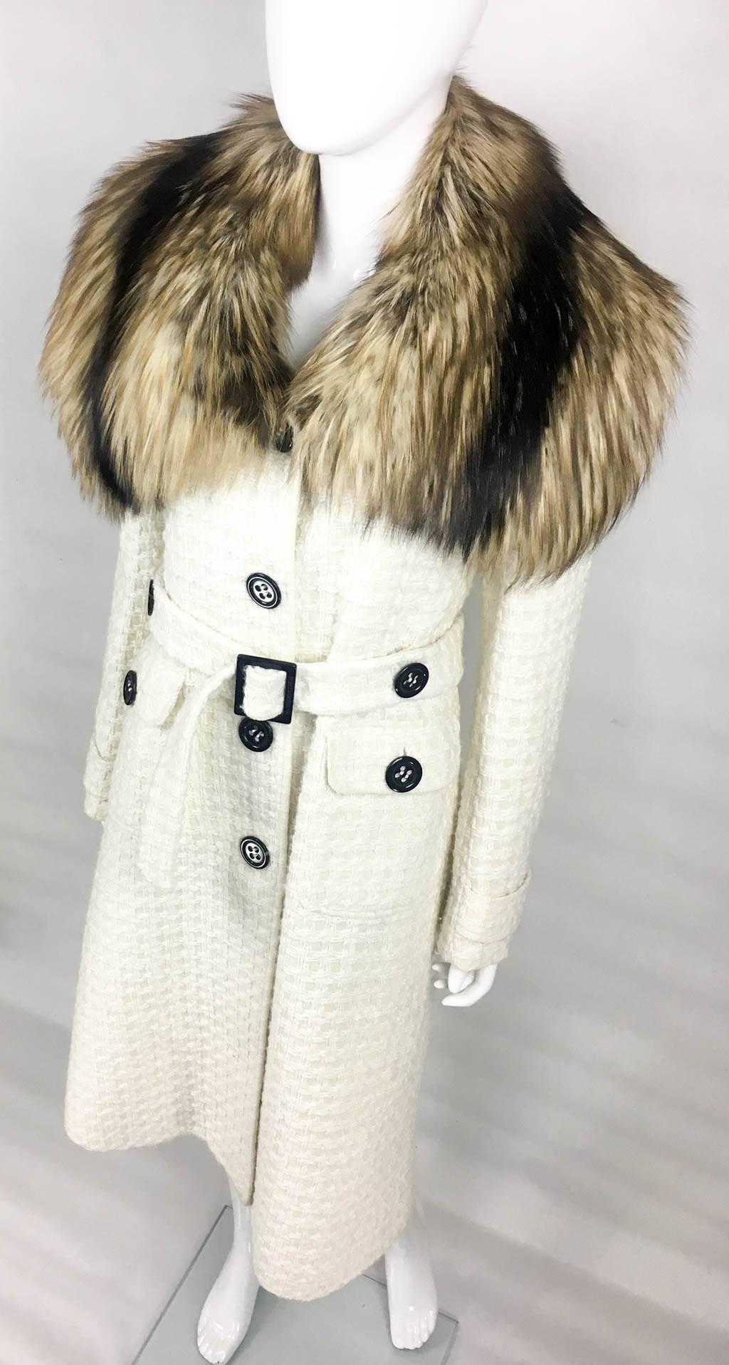 Women's Dolce & Gabbana Off-White Coat With Fox Fur Collar 