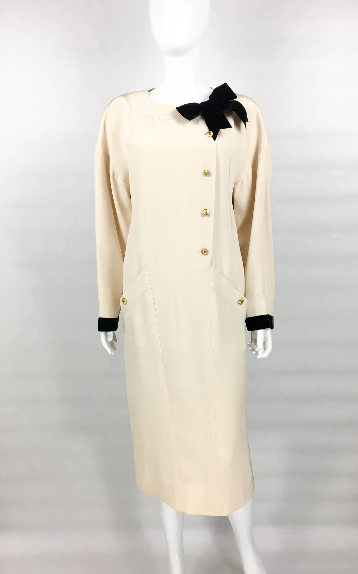 White Chanel Champagne Silk Dress With Black Velvet Cuffs and Bow - 1980s For Sale