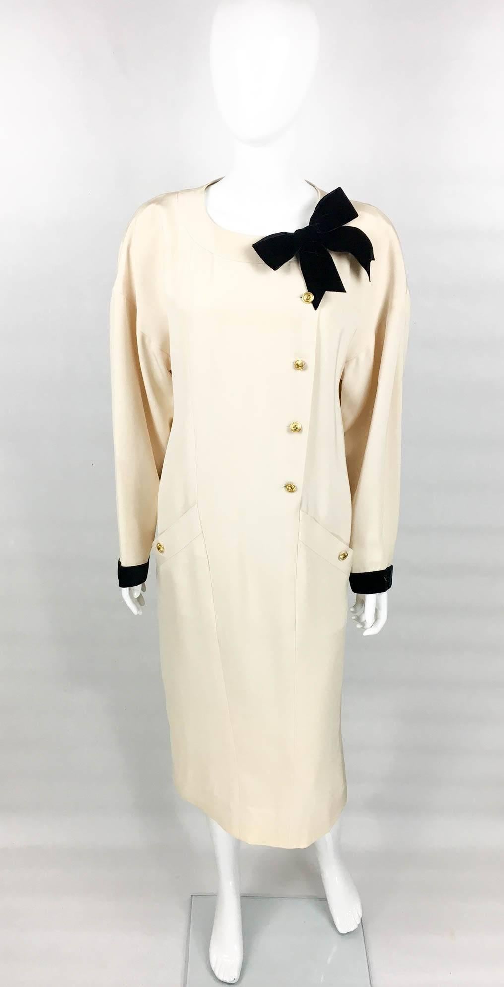 Chanel Champagne Silk Dress With Black Velvet Cuffs and Bow - 1980s In Excellent Condition For Sale In London, Chelsea