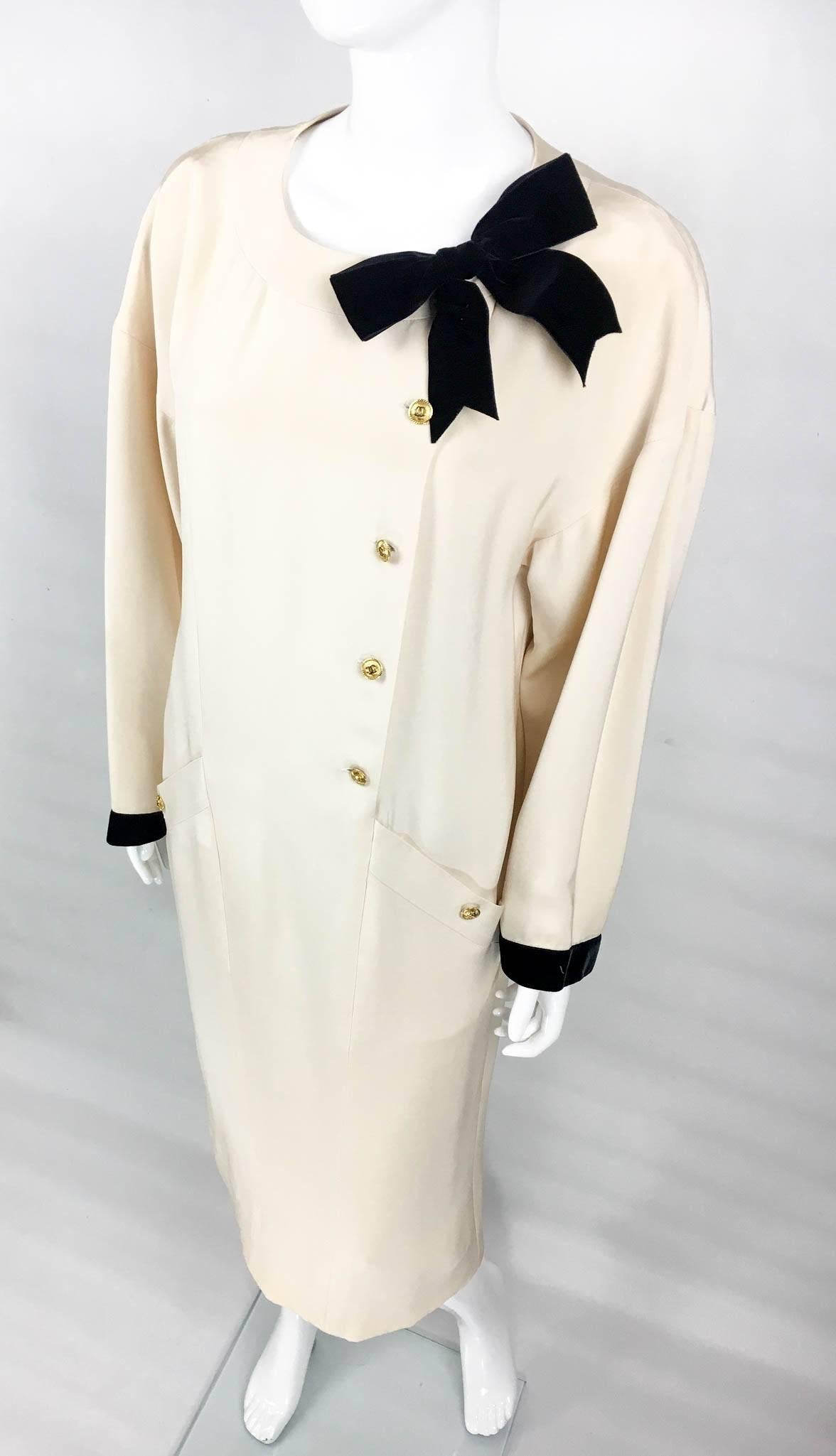 Women's Chanel Champagne Silk Dress With Black Velvet Cuffs and Bow - 1980s For Sale