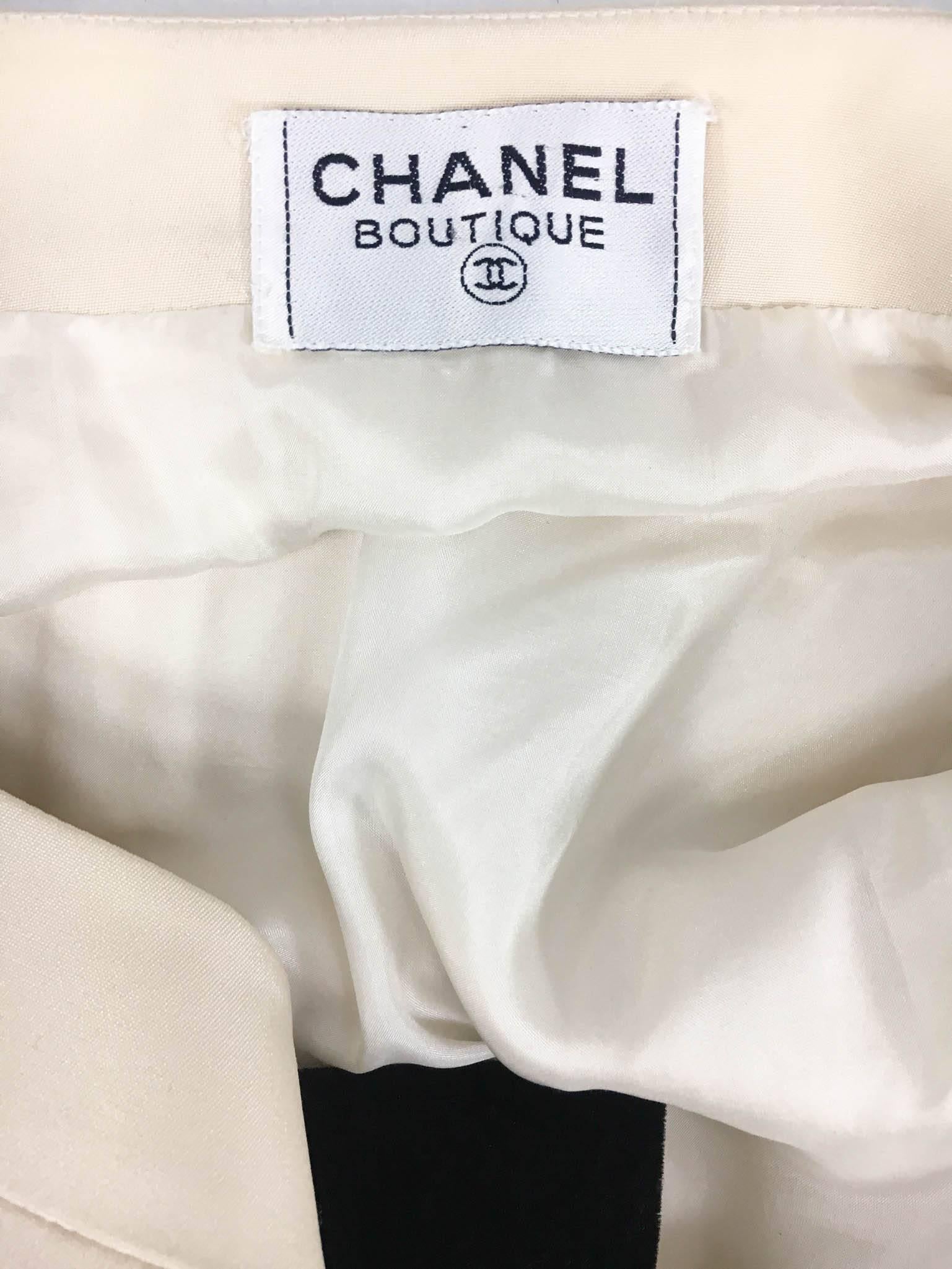 Chanel Champagne Silk Dress With Black Velvet Cuffs and Bow - 1980s For Sale 5