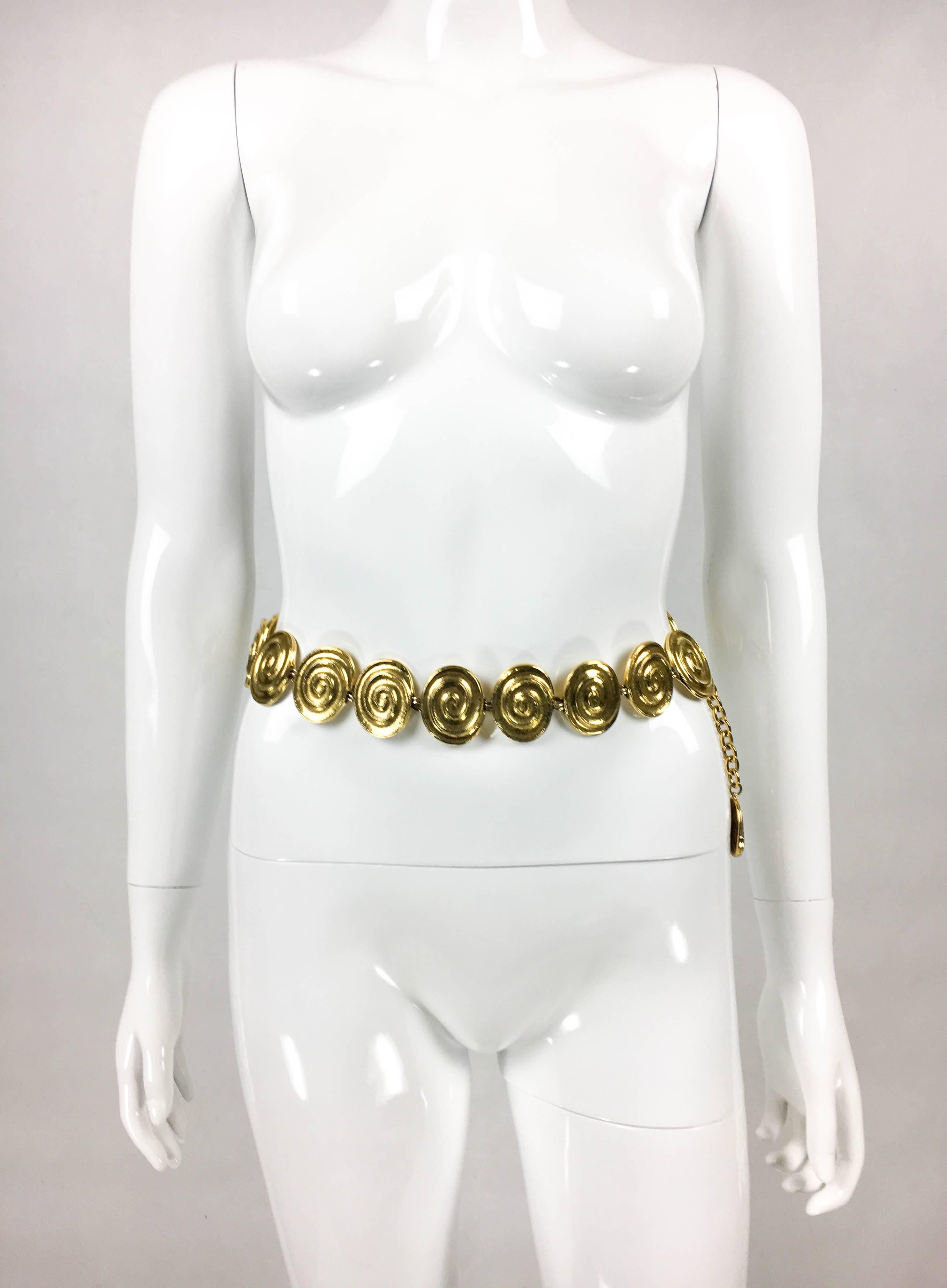 Striking Yves Saint Laurent Vintage Gold-Tone Belt / Necklace. This amazing piece by Yves Saint Laurent dates back from the 1980’s. Gold-Plated, it exudes the bold aesthetics that characterised that decade. Swirl-shaped, the links resemble nautilus