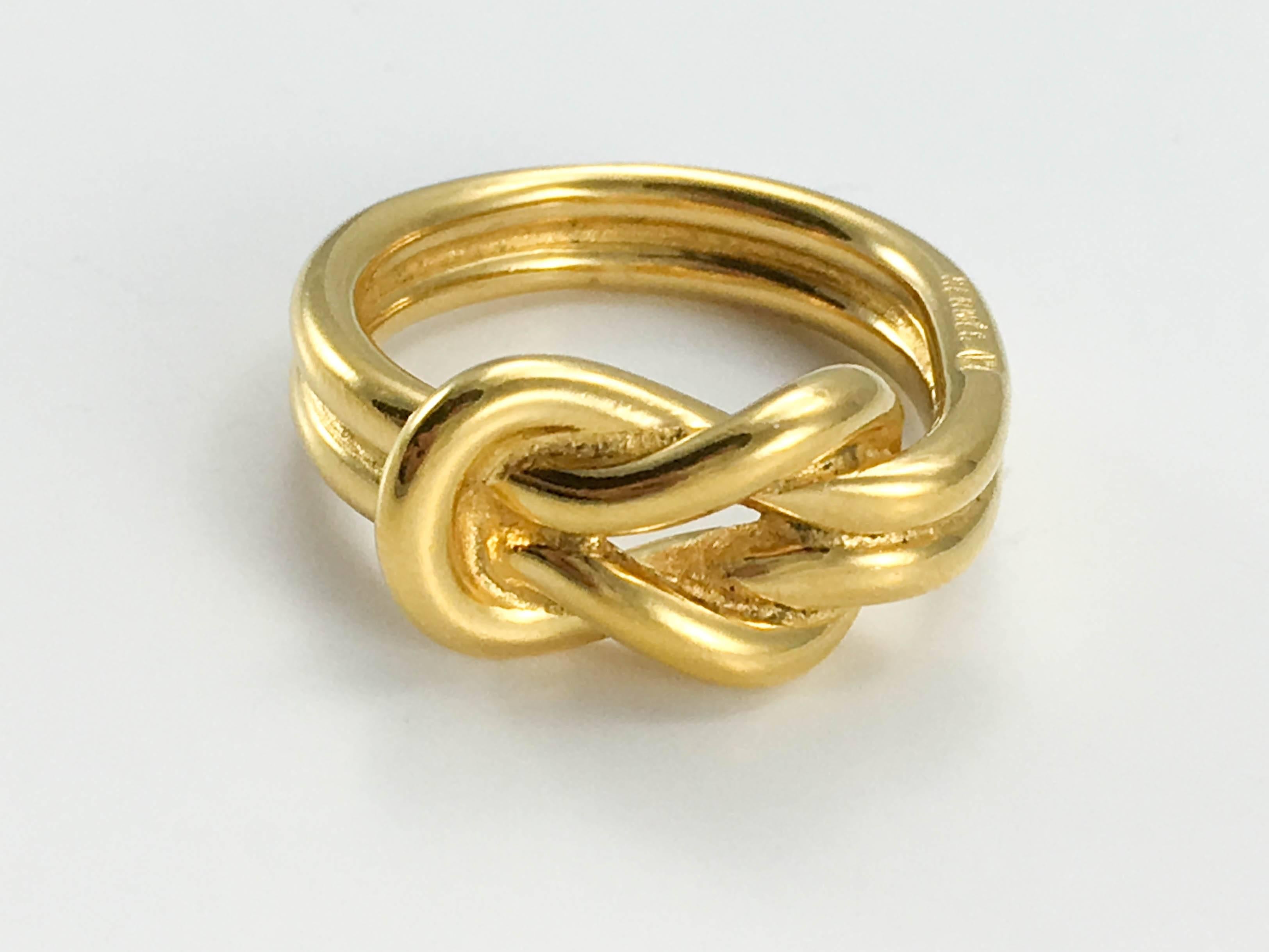 Really stylish Hermes Scarf Ring. This is a classic Hermes knot design, with very clean and elegant lines. This can be worn as a scarf ring or as a ring. A small detail that will make all the difference. Hermes signed.

Designer/Label: