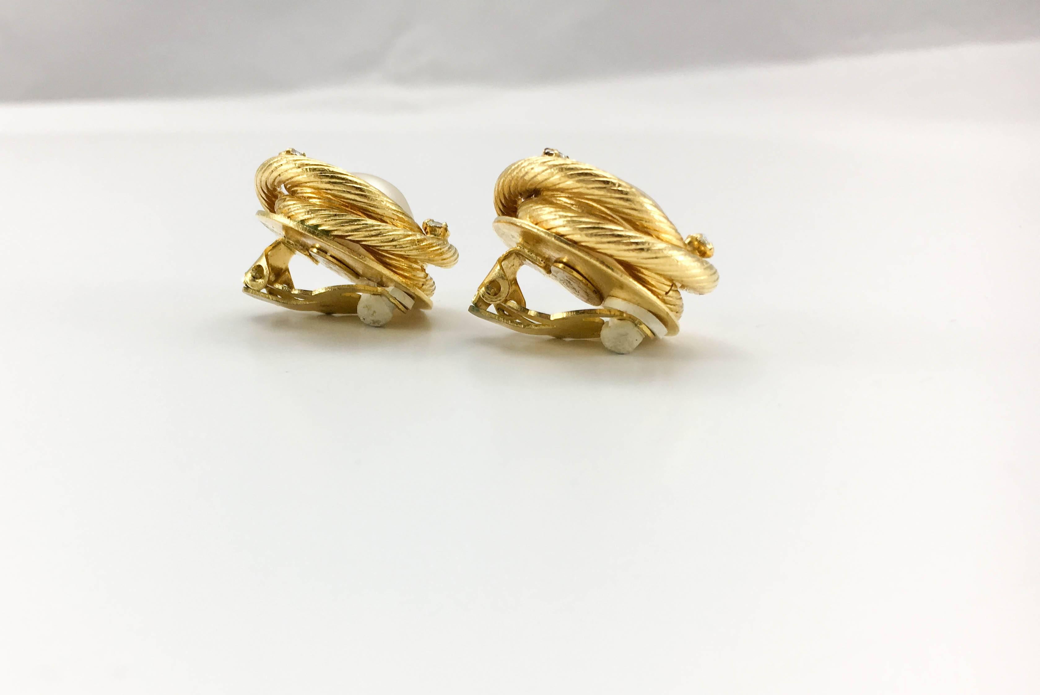 Chanel Faux Pearl Gold-Plated 'Bird Nest' Earrings - Circa 1993 In Excellent Condition In London, Chelsea