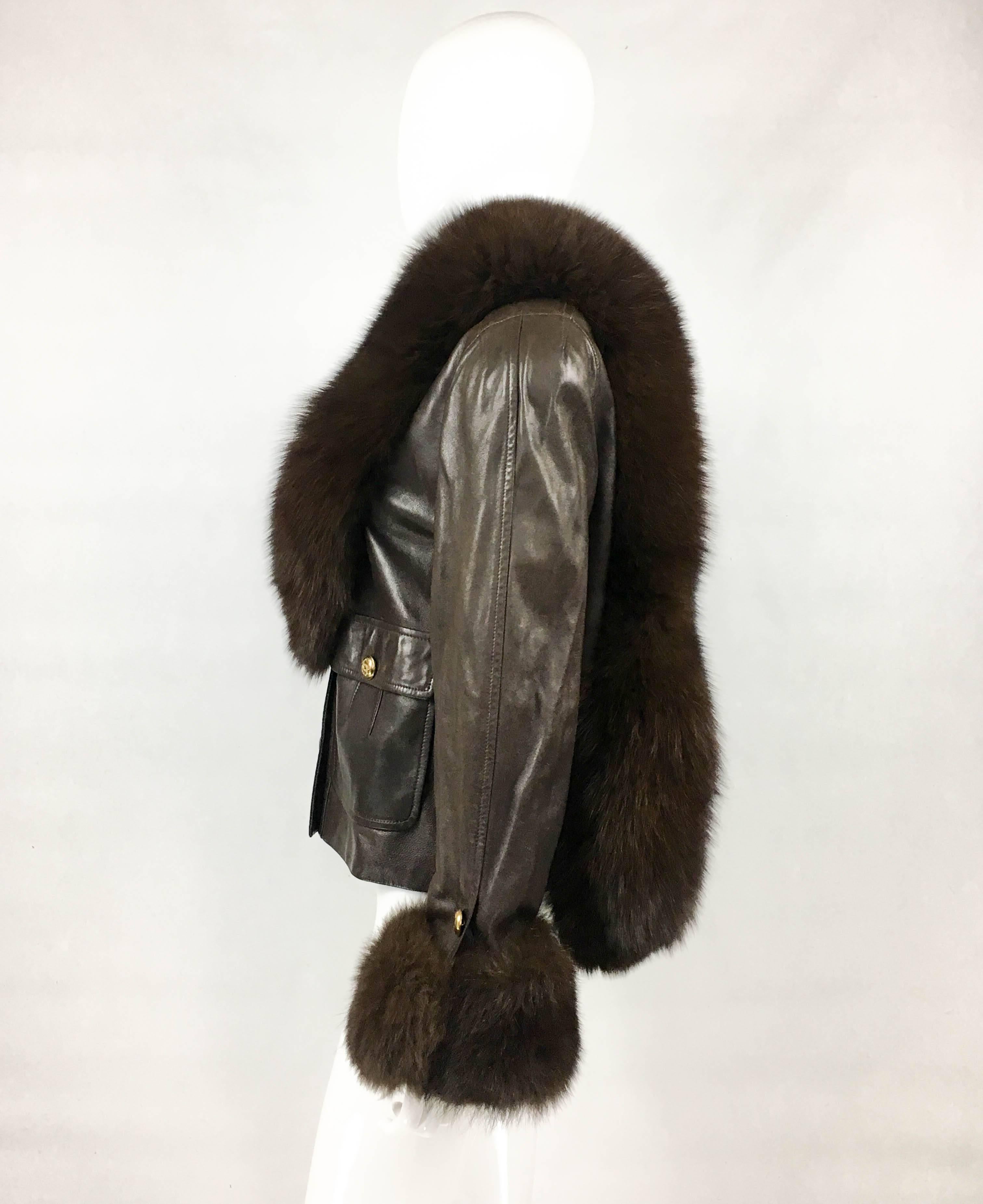 1980s Chanel Brown Leather Jacket With Fox Fur Cuffs and Removable Collar For Sale 2