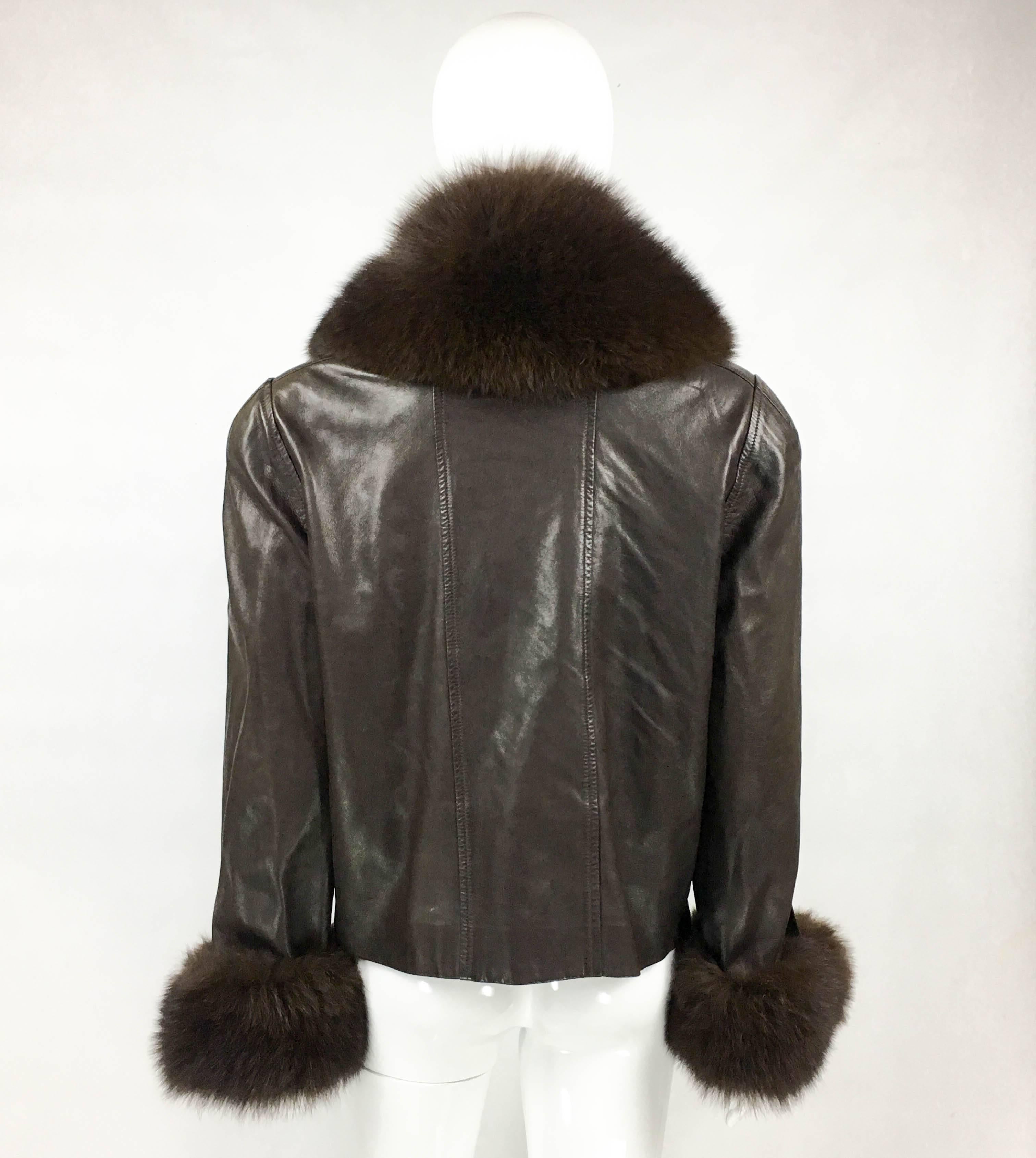 1980s Chanel Brown Leather Jacket With Fox Fur Cuffs and Removable Collar For Sale 3