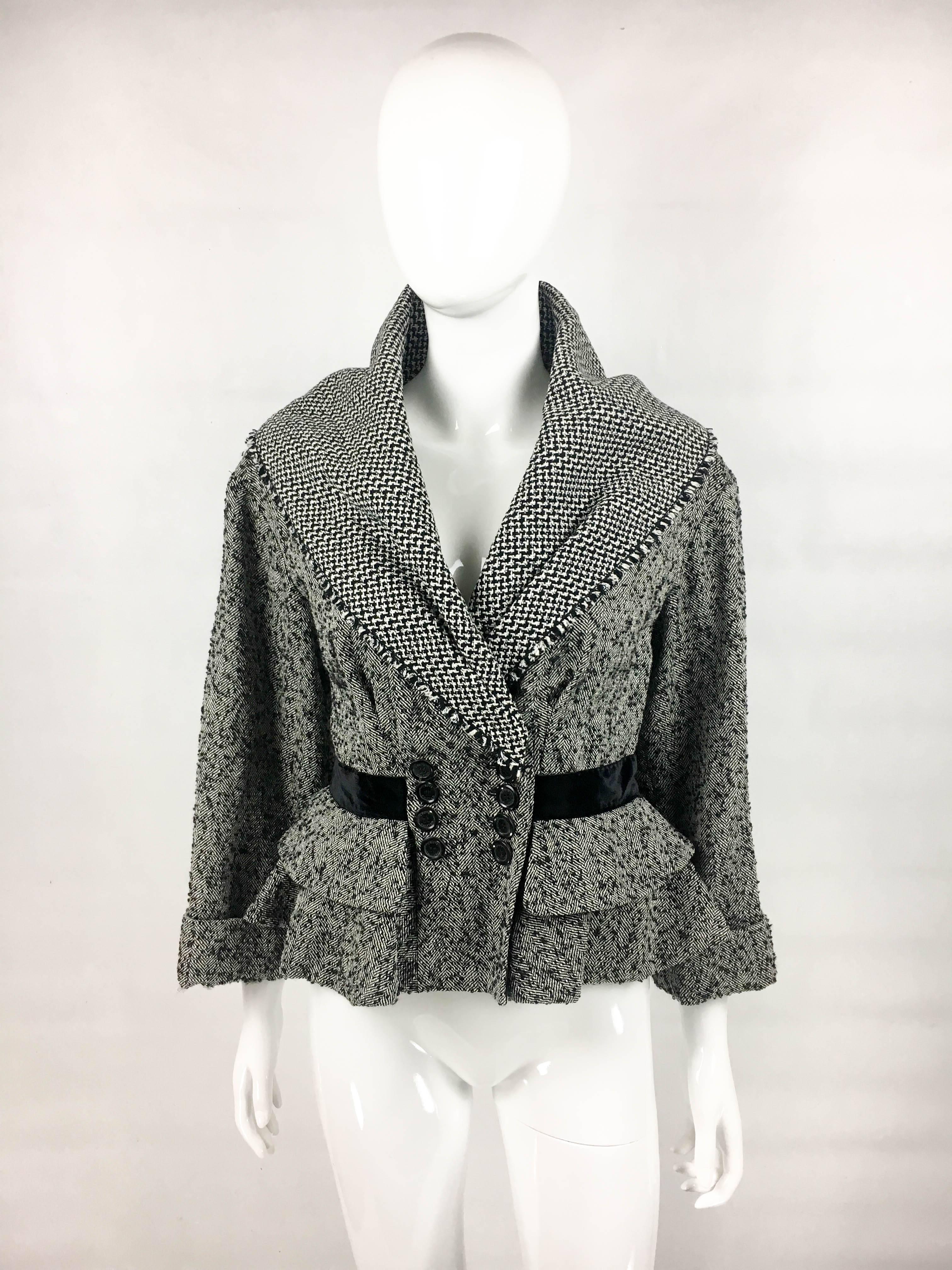 Louis Vuitton Black and White Tweed Jacket With Dramatic Collar - 21st Century In Excellent Condition In London, Chelsea