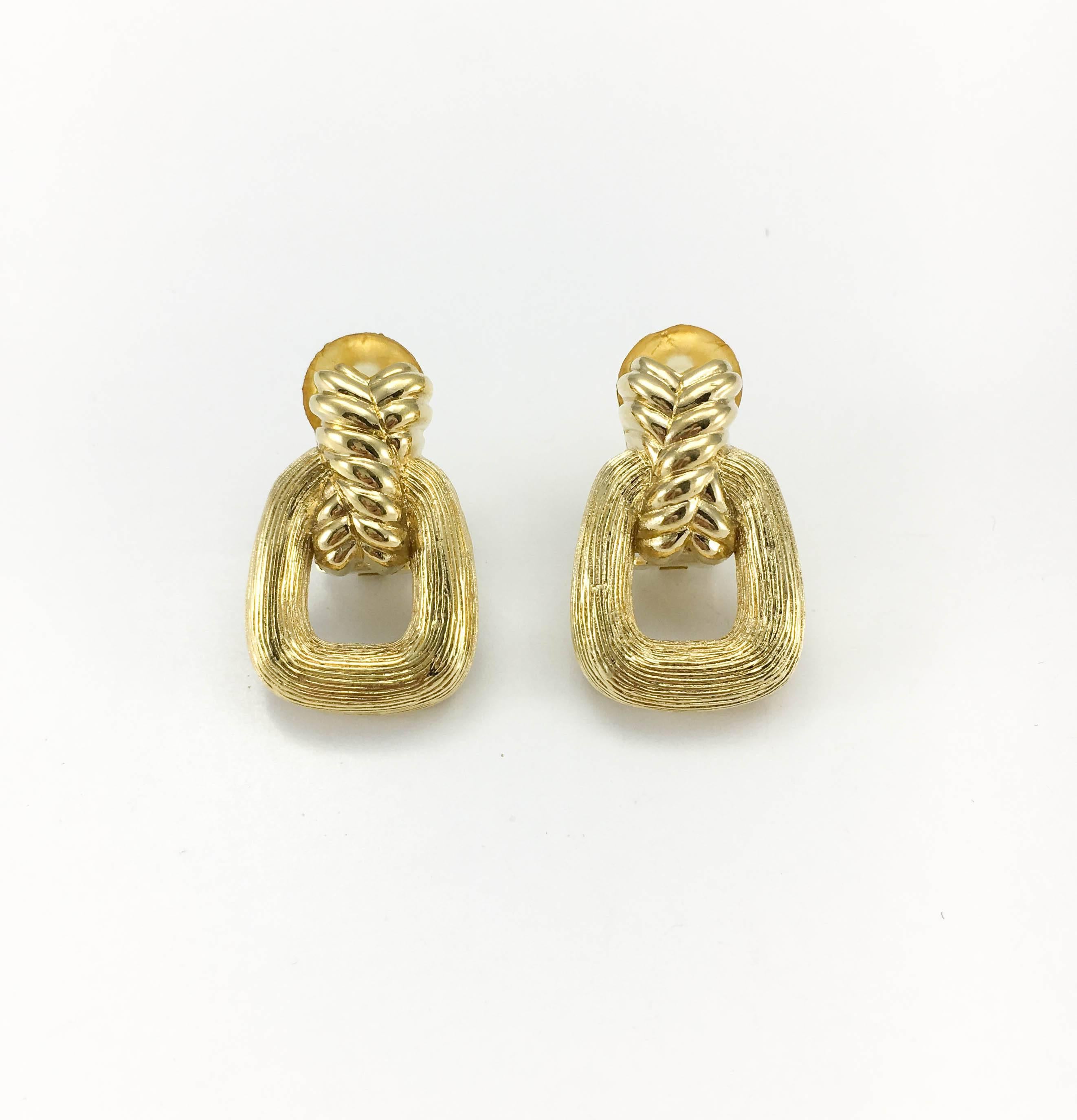 Elegant Vintage Christian Dior Gold-Tone Clip-On Earrings. These stylish earrings by Dior were made in the 1980’s in Germany. Ch Dior signed on the back. A classy way to add a bit of 1980’s glam to a look.

Label / Designer: Dior

Period: