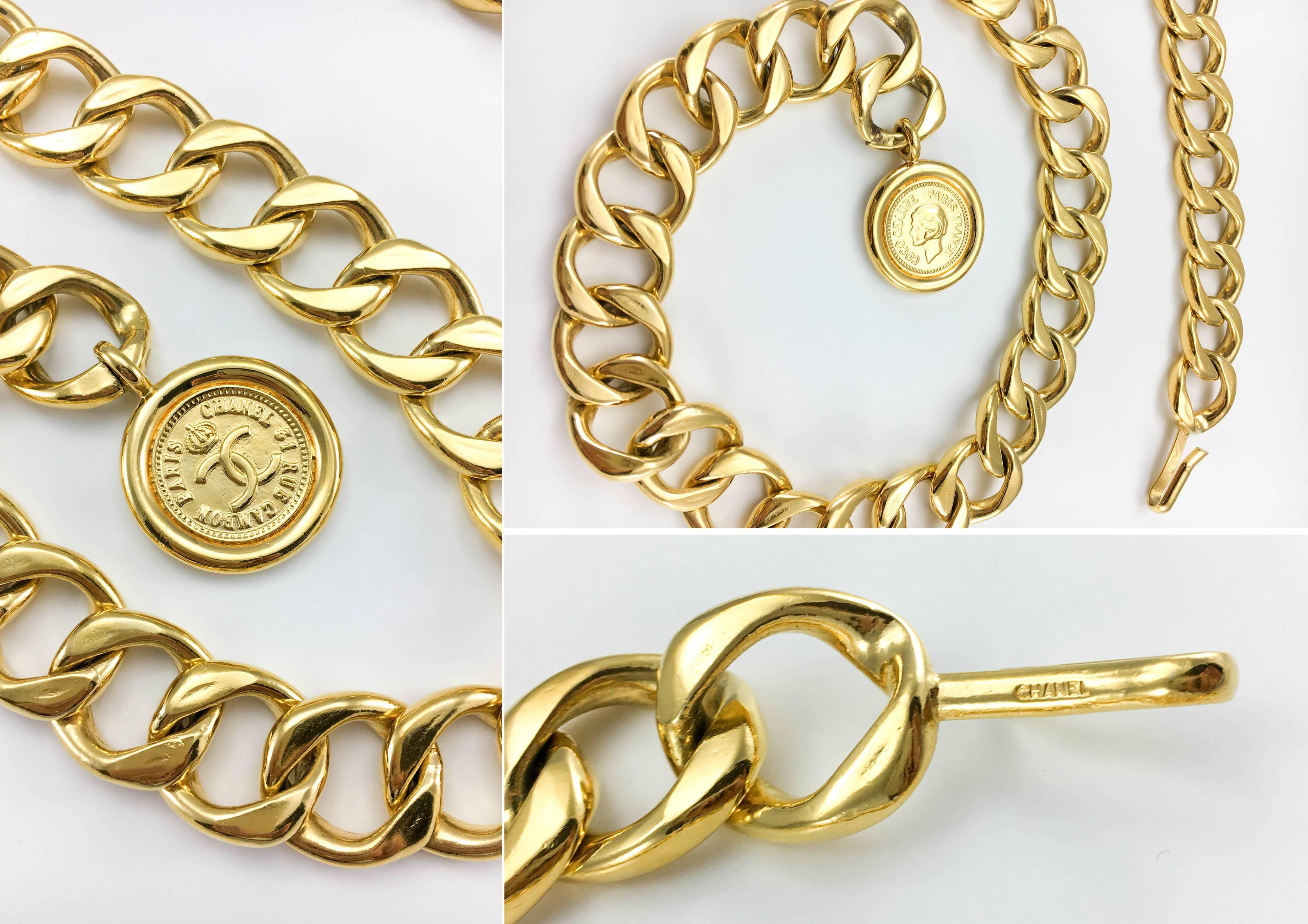 1980's Chanel Gold-Tone Medallion Chain Belt / Necklace In Excellent Condition In London, Chelsea