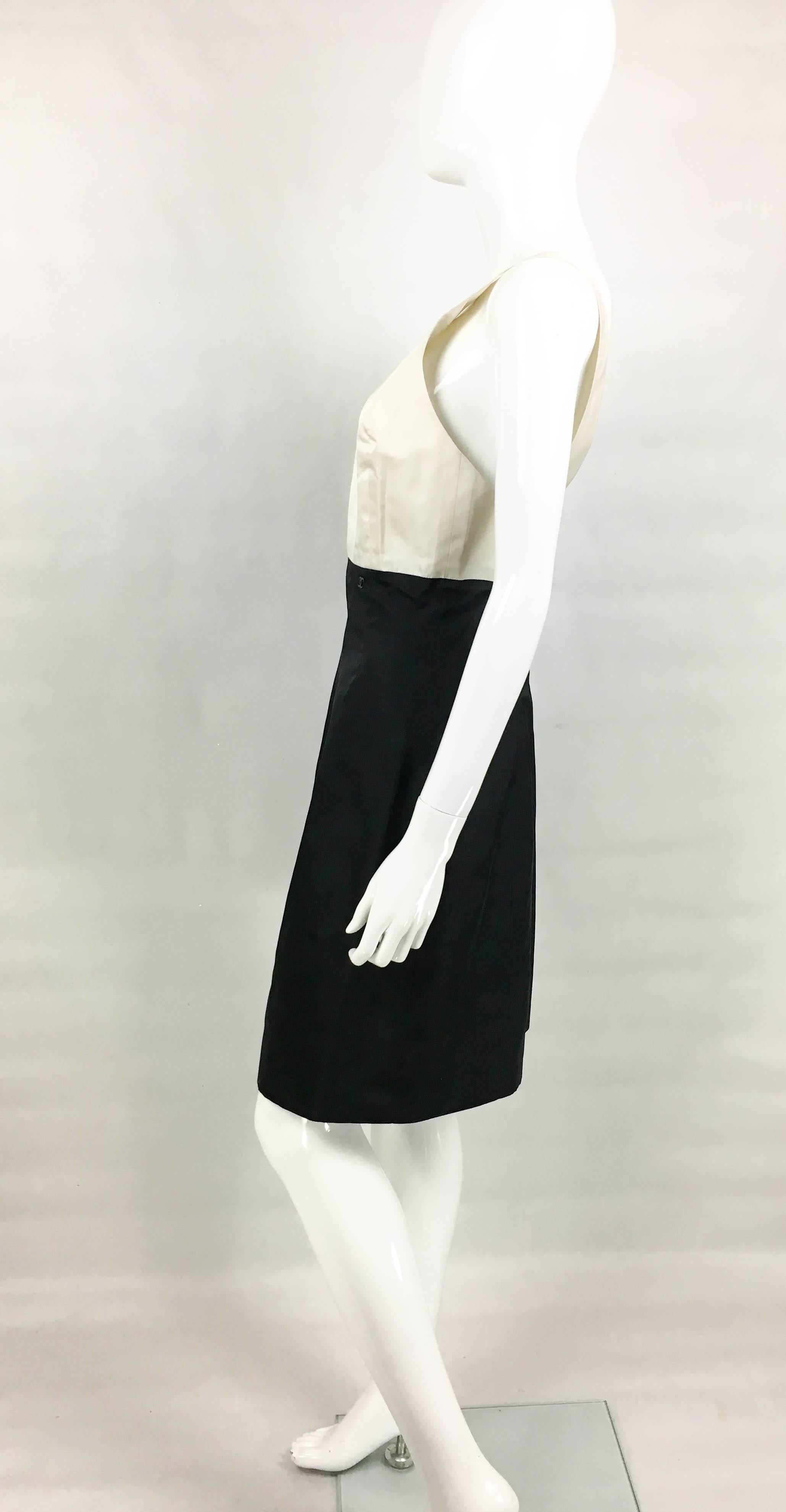 2006 Chanel Black and White Silk Cocktail Dress For Sale 2