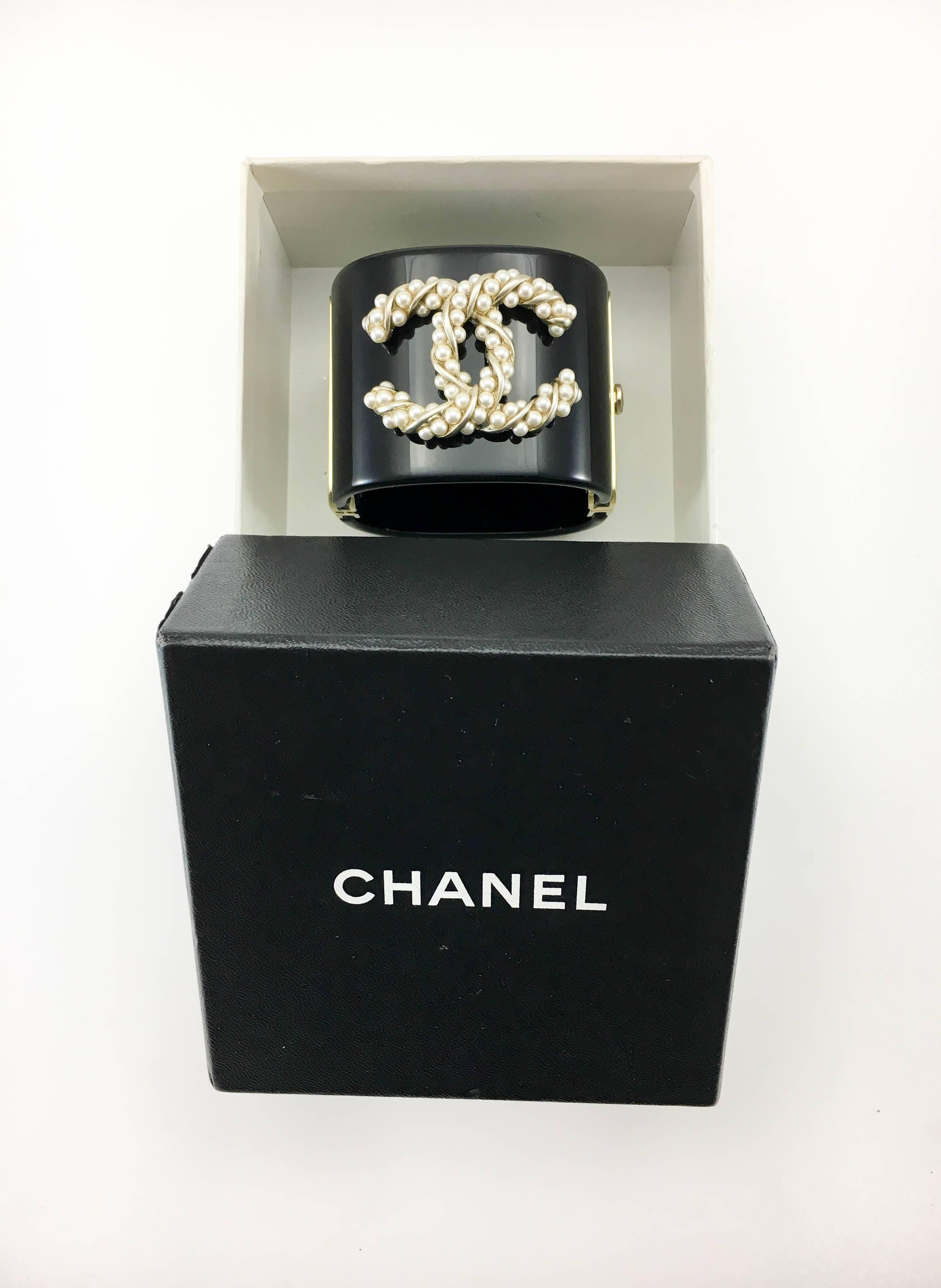 Chanel Baroque-Esque Pearl Logo Bracelet, 2015 For Sale 4