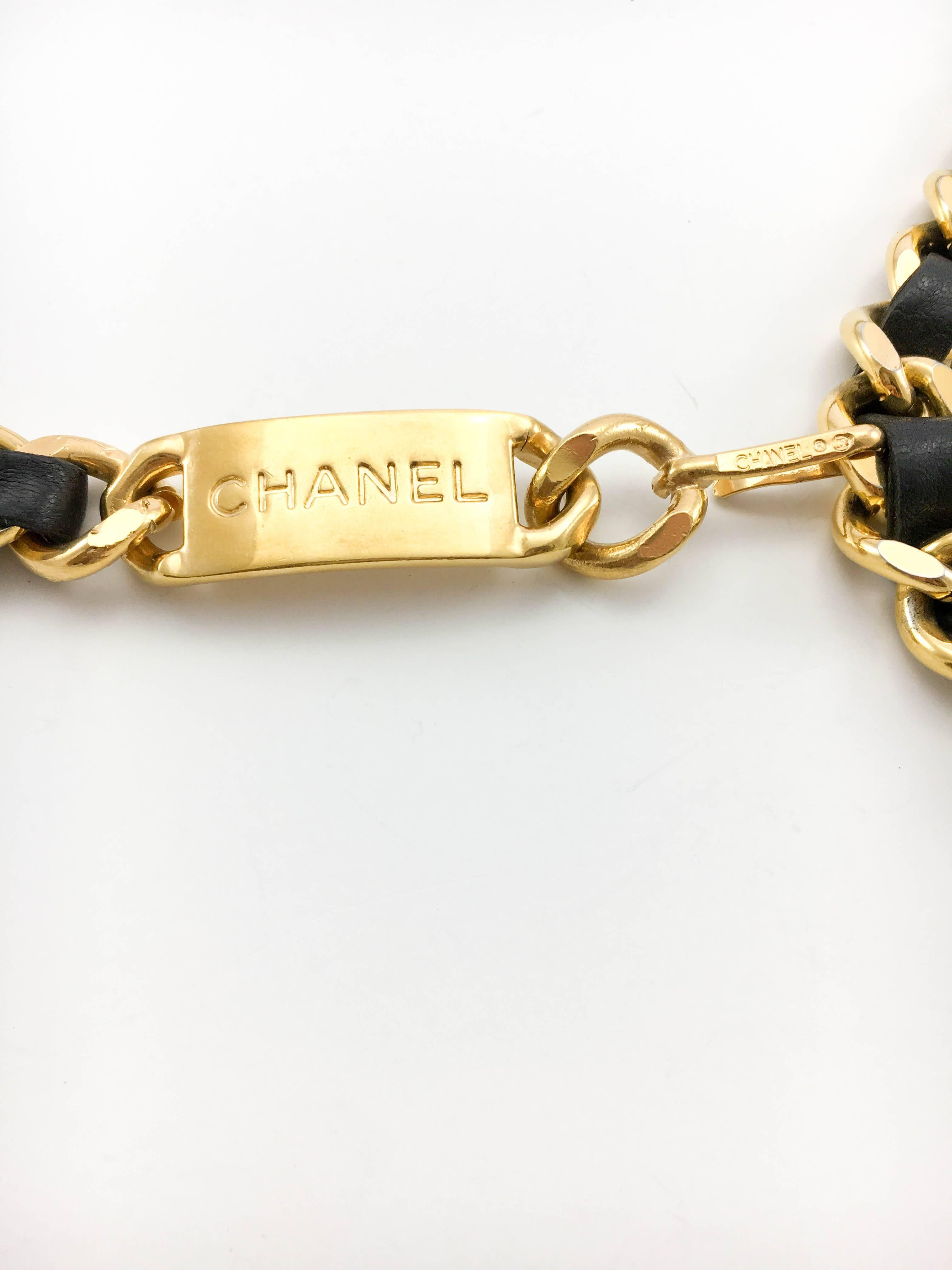 1994 Runway Chanel Chunky Black Leather and Gilt Chain Belt / Necklace 3