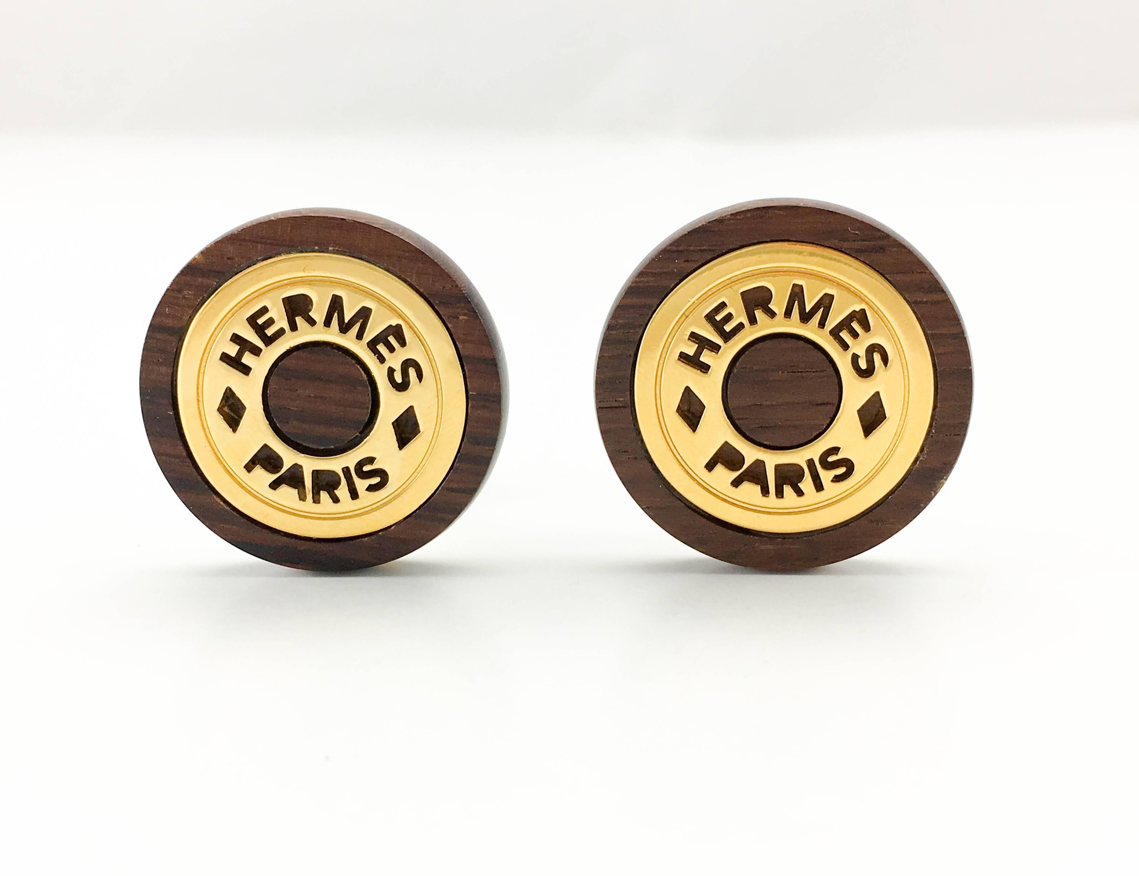 1990s Hermes Wood and Gold-Plated Round Clip-On Earrings In Excellent Condition In London, Chelsea