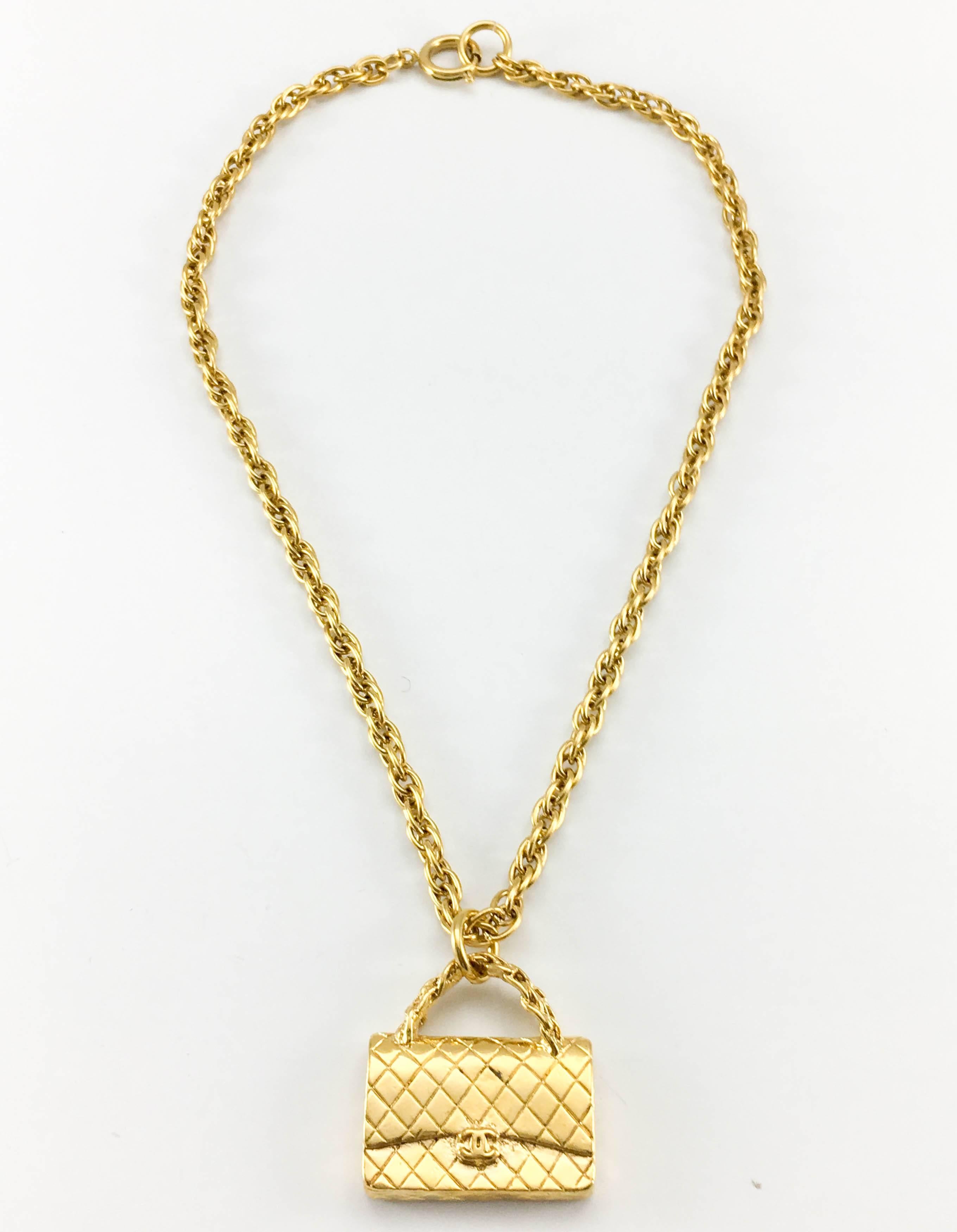 1994 Chanel Gold-Plated 2.55 Quilted Handbag Pendant Necklace In Excellent Condition For Sale In London, Chelsea