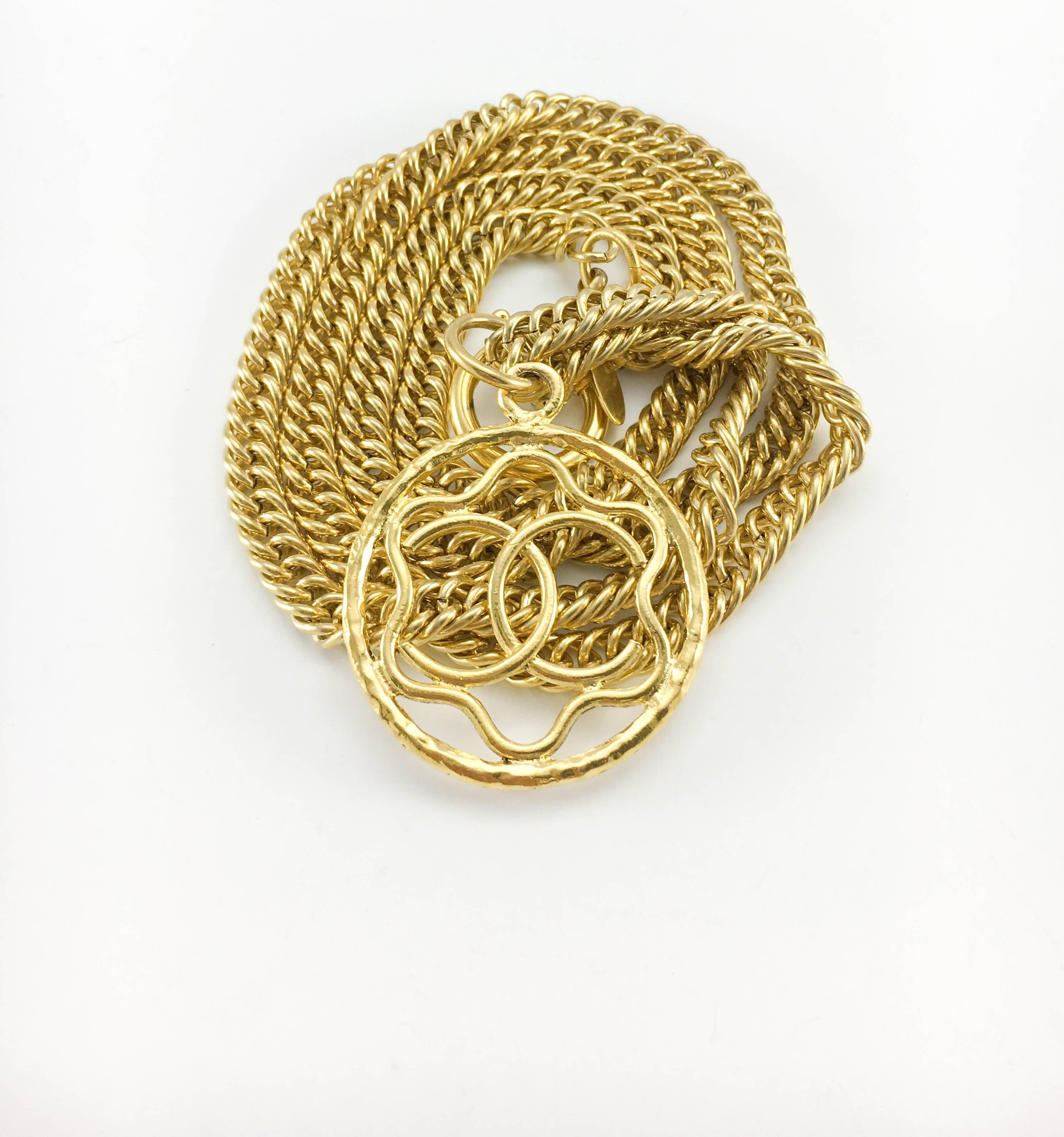 1980s Chanel Gilt Logo Medallion Pendant Long Chain Necklace For Sale 1