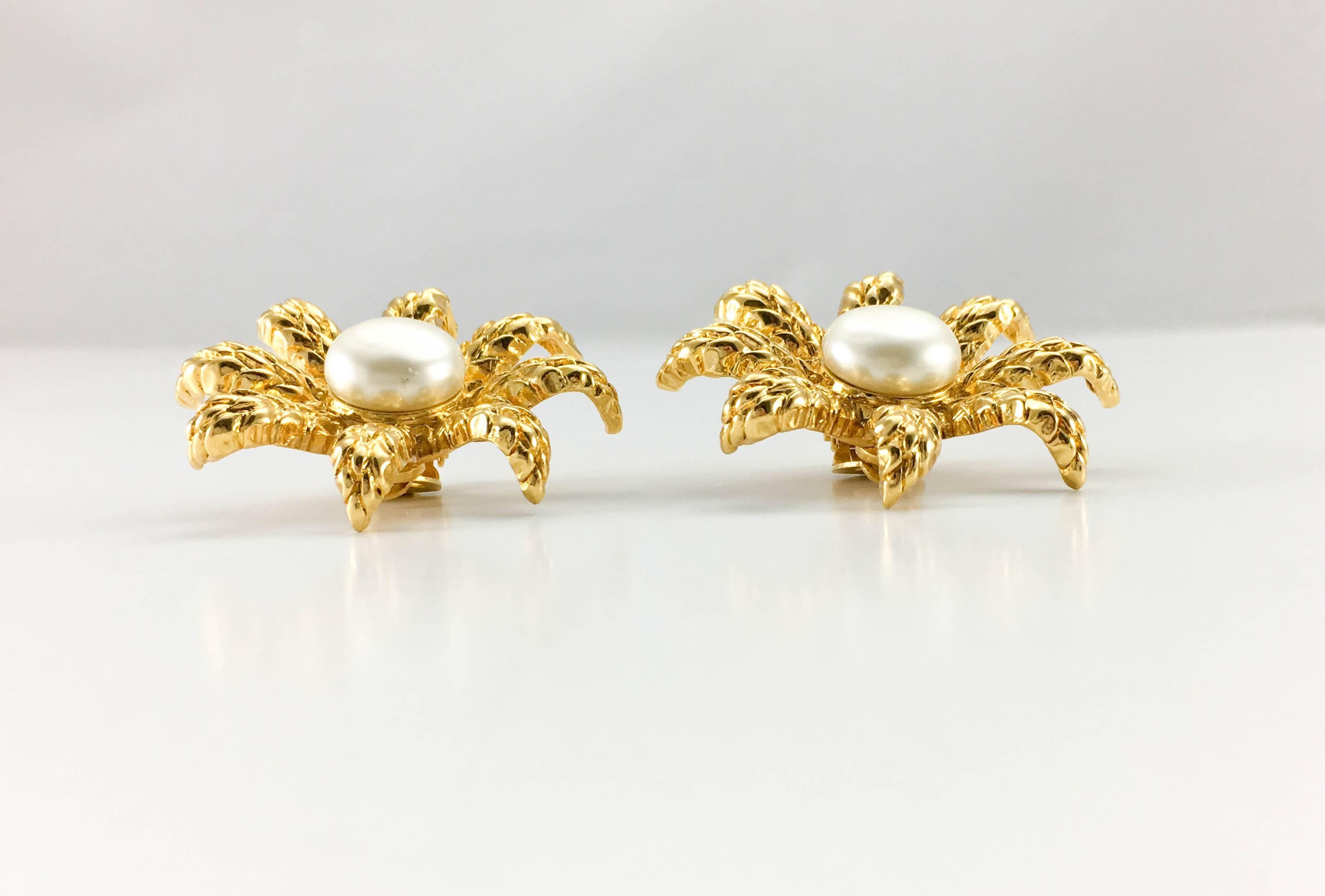 1994 Chanel Faux Pearl Gold-Plated Flower Earrings For Sale 1