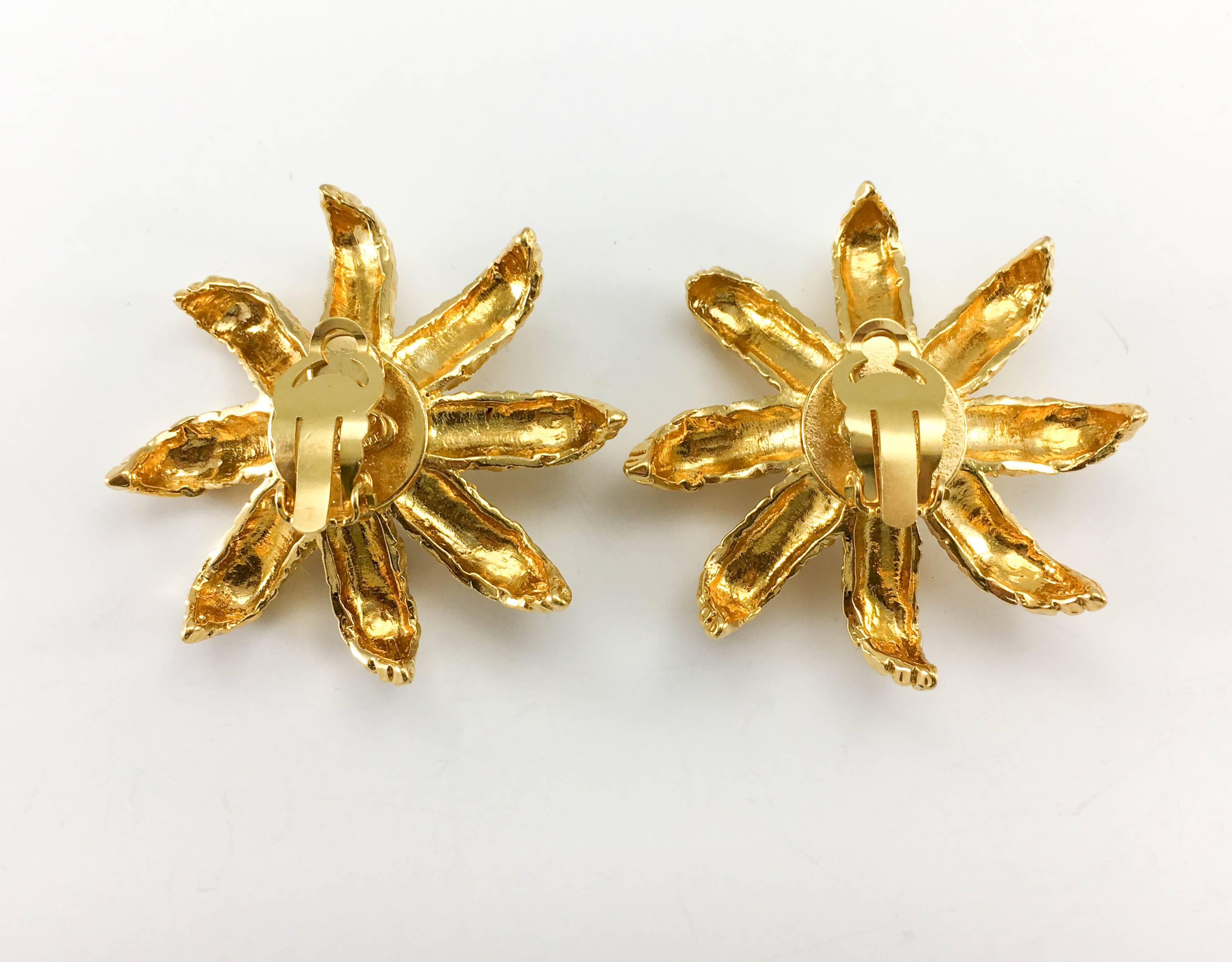 1994 Chanel Faux Pearl Gold-Plated Flower Earrings For Sale 2