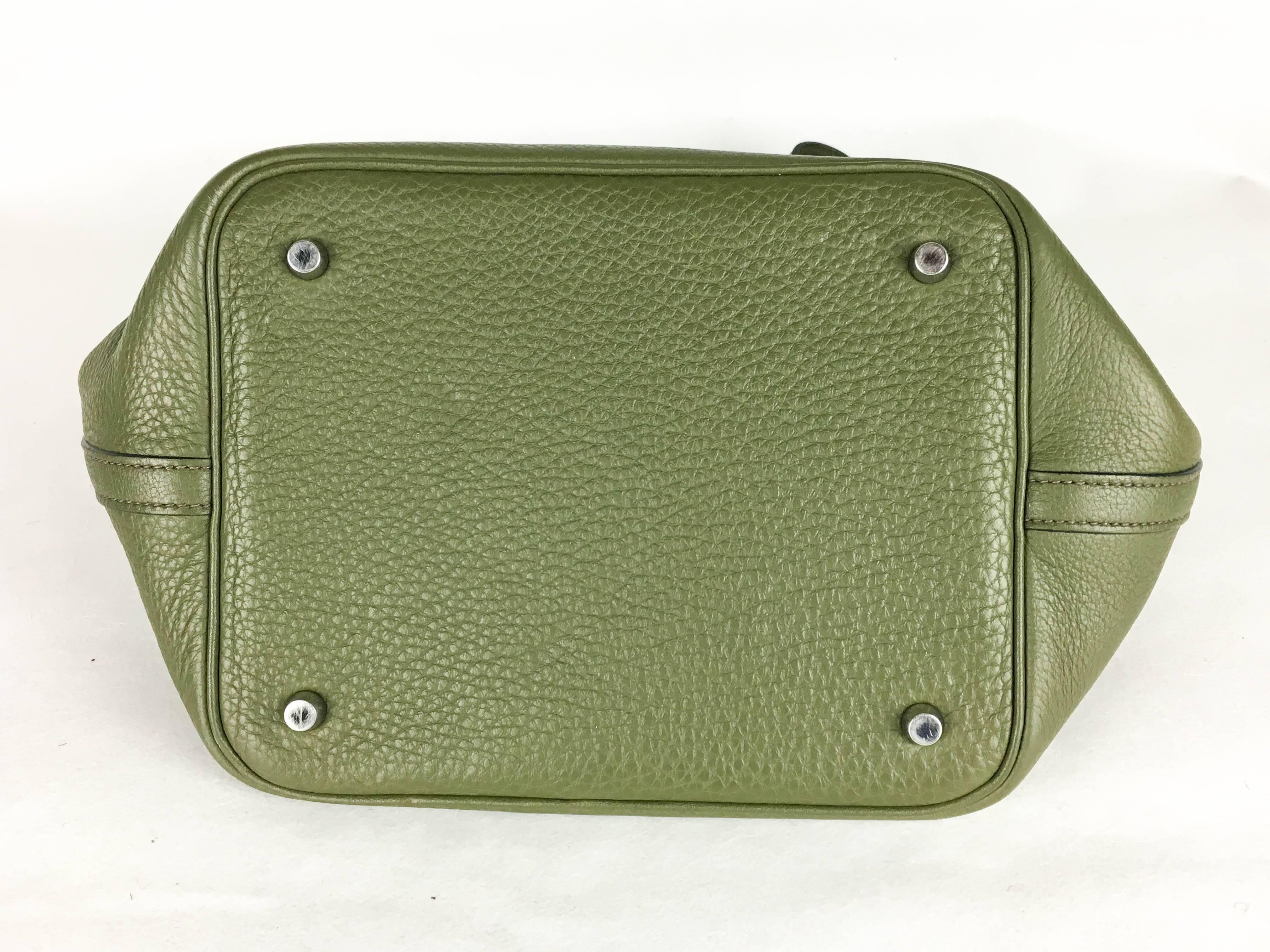 2007 Hermes Picotin 22 Handbag in Olive Green Clemence Leather For Sale 1