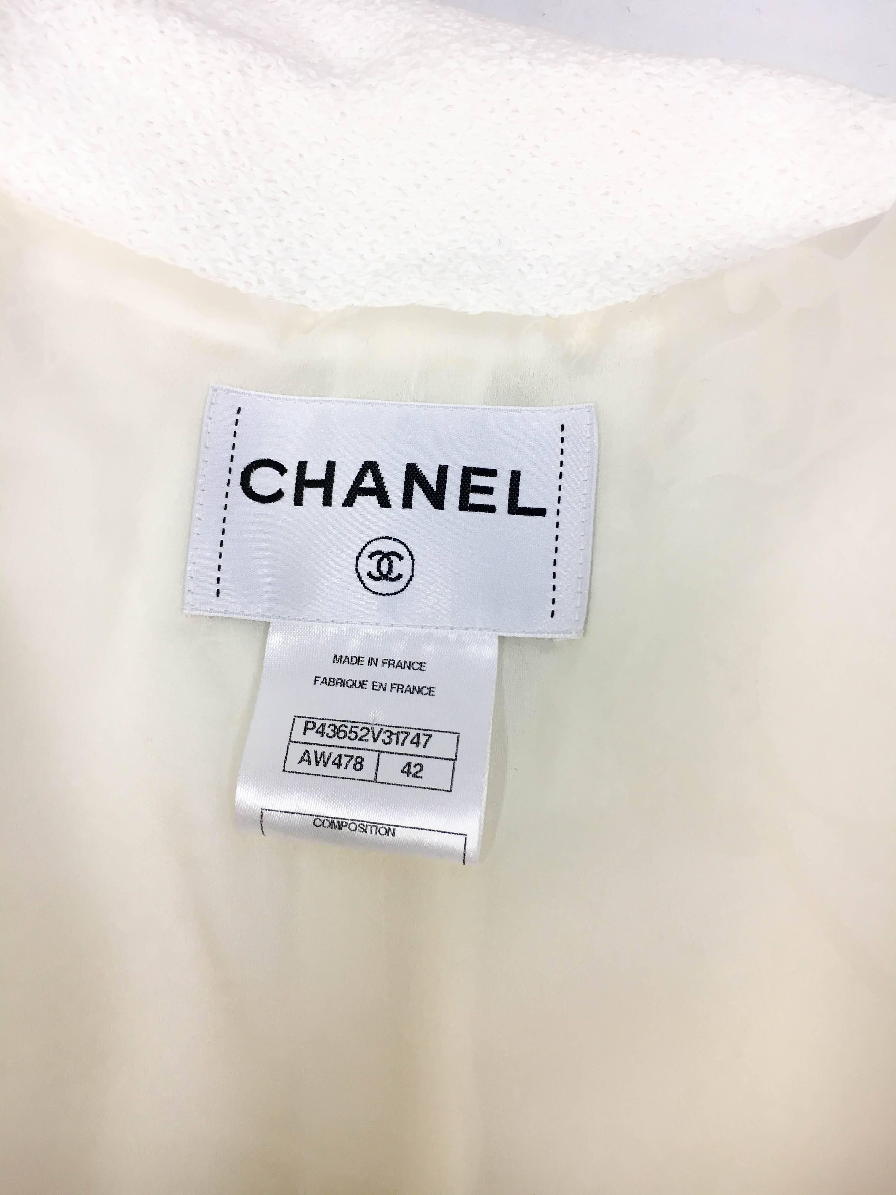 2012 Chanel Runway Look White Cotton Jacket With Faux-Pearl Buttons 5