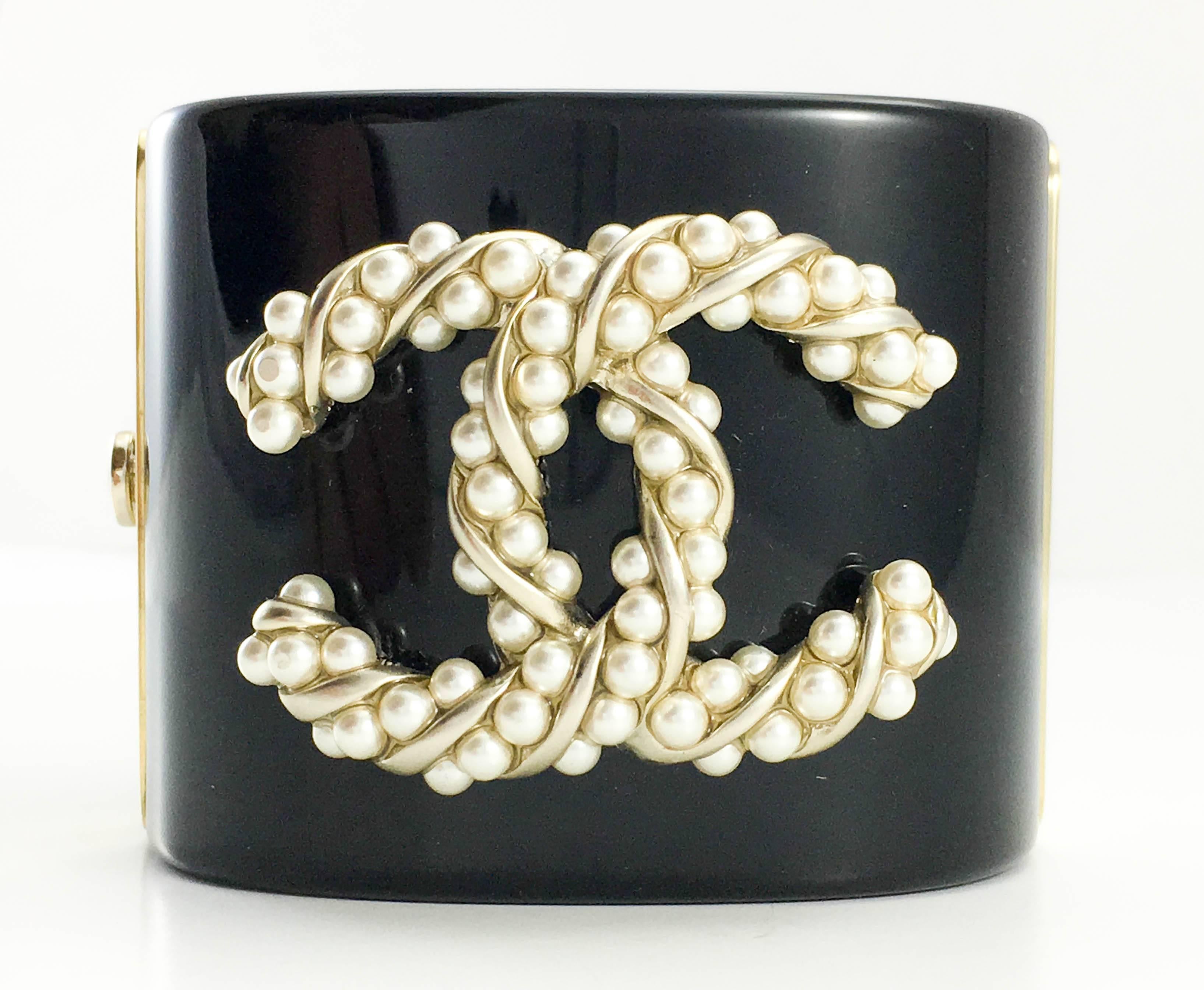 2015 Chanel Baroque-Esque Pearl Logo Cuff Bracelet In Excellent Condition In London, Chelsea
