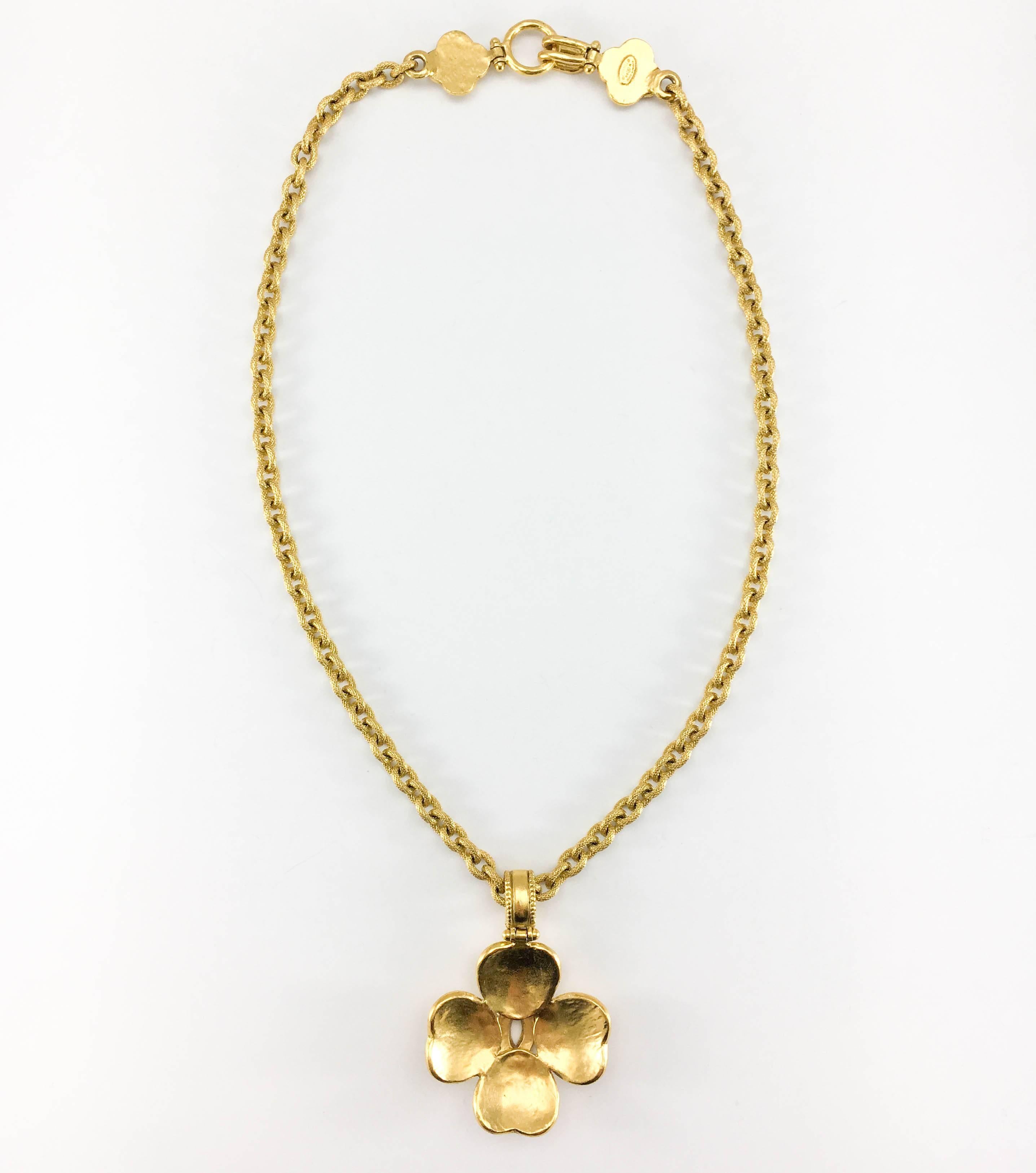 1996 Chanel Gold-Plated Clover-Shaped Logo Pendant Necklace For Sale 1