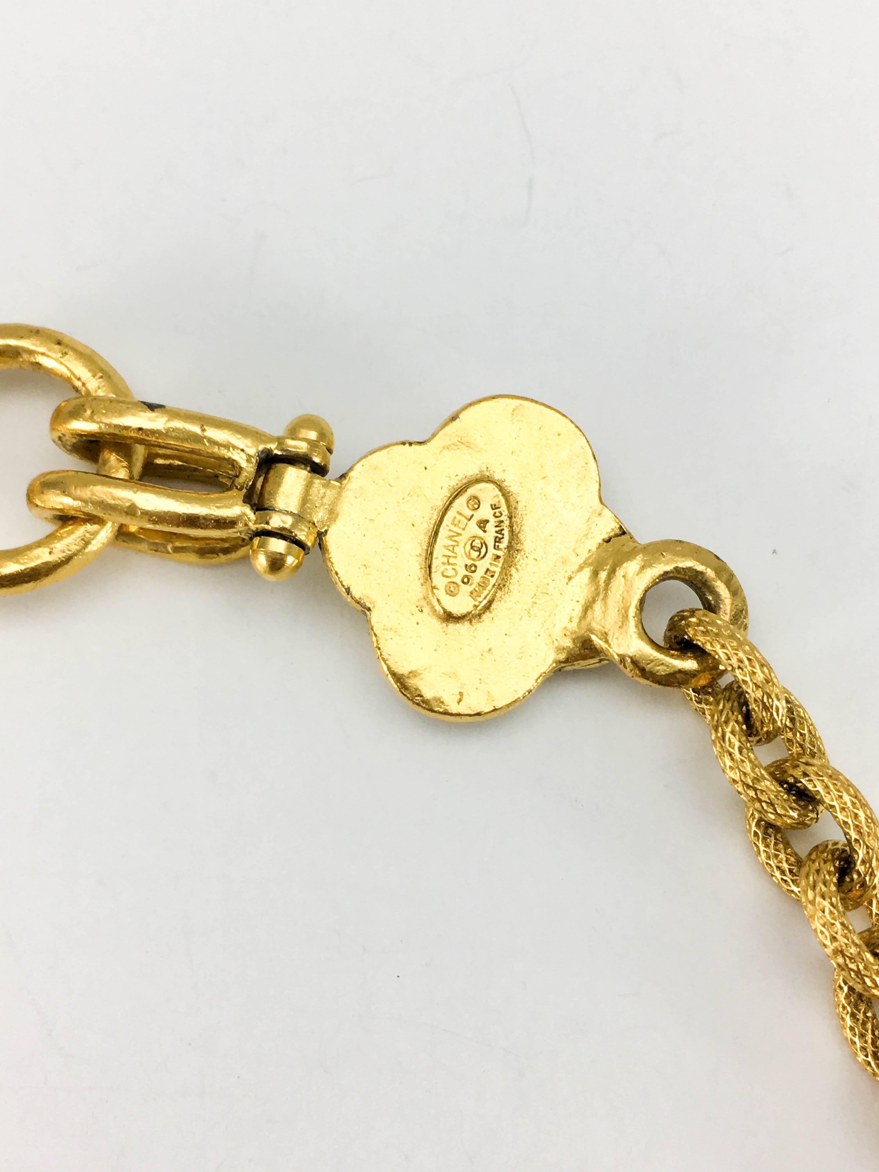 1996 Chanel Gold-Plated Clover-Shaped Logo Pendant Necklace For Sale 2