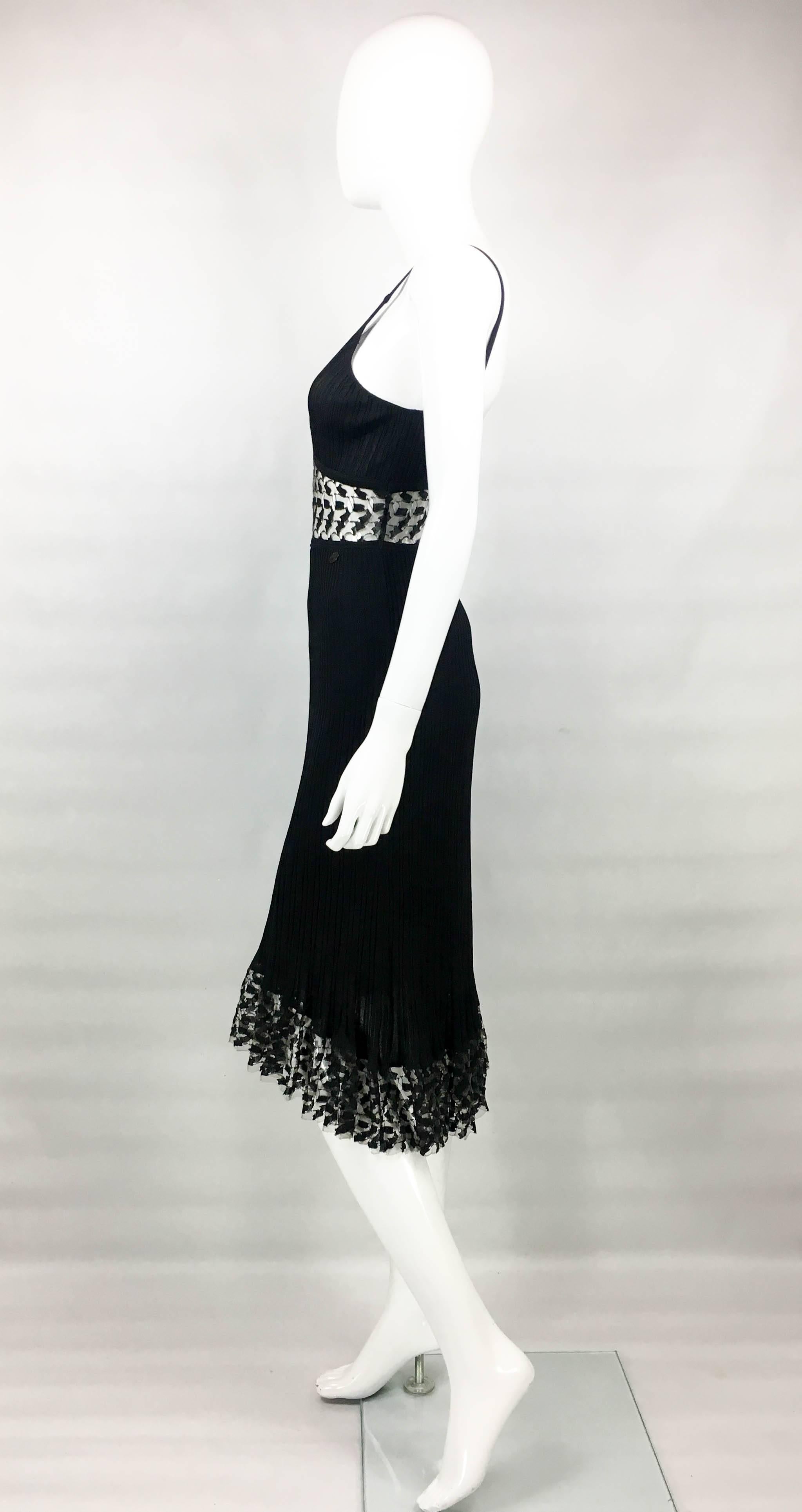 Chanel Black Ribbed Dress With Lace Panels, 2006  For Sale 2