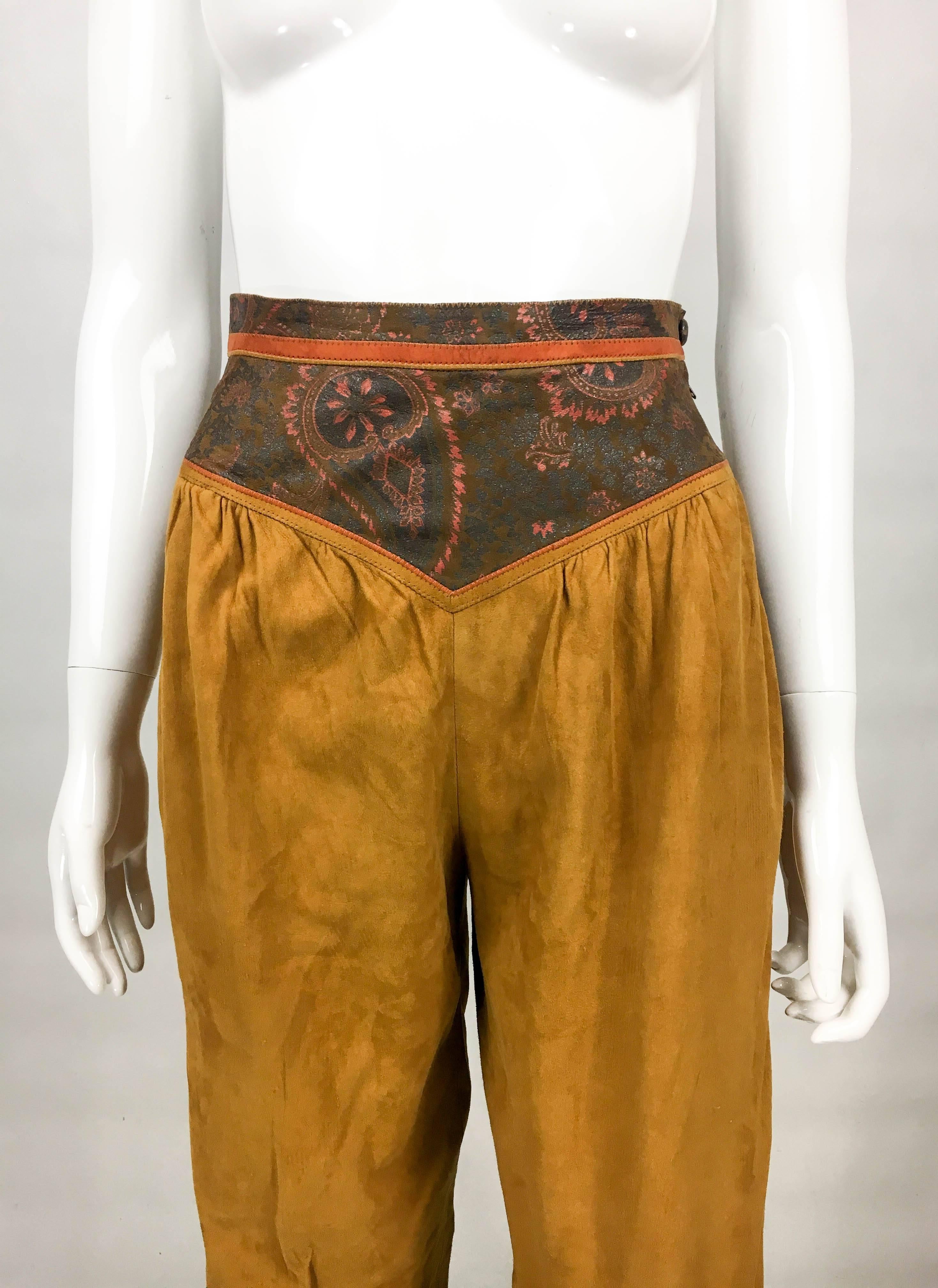 Roberto Cavalli Tan Suede Cropped Pants, 1980s  In Excellent Condition For Sale In London, Chelsea