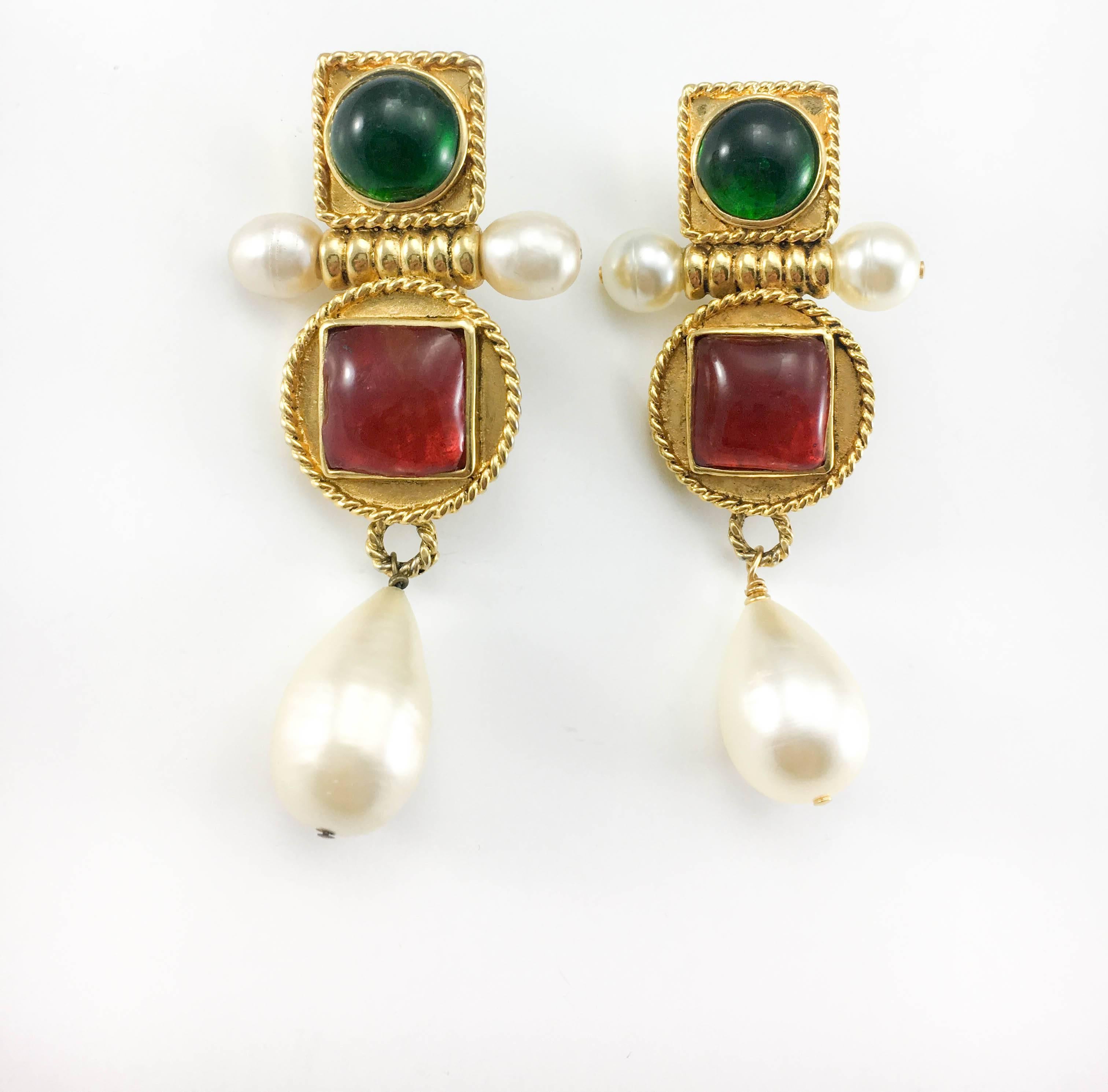 Vintage Chanel Faux Pearl and Red and Green Gripoix Clip-on Earrings. These fabulous large earrings by Chanel date back from the 1970’s. The gilt metal structure is embellished with red and green gripoix (poured glass), two pearls on the side and a